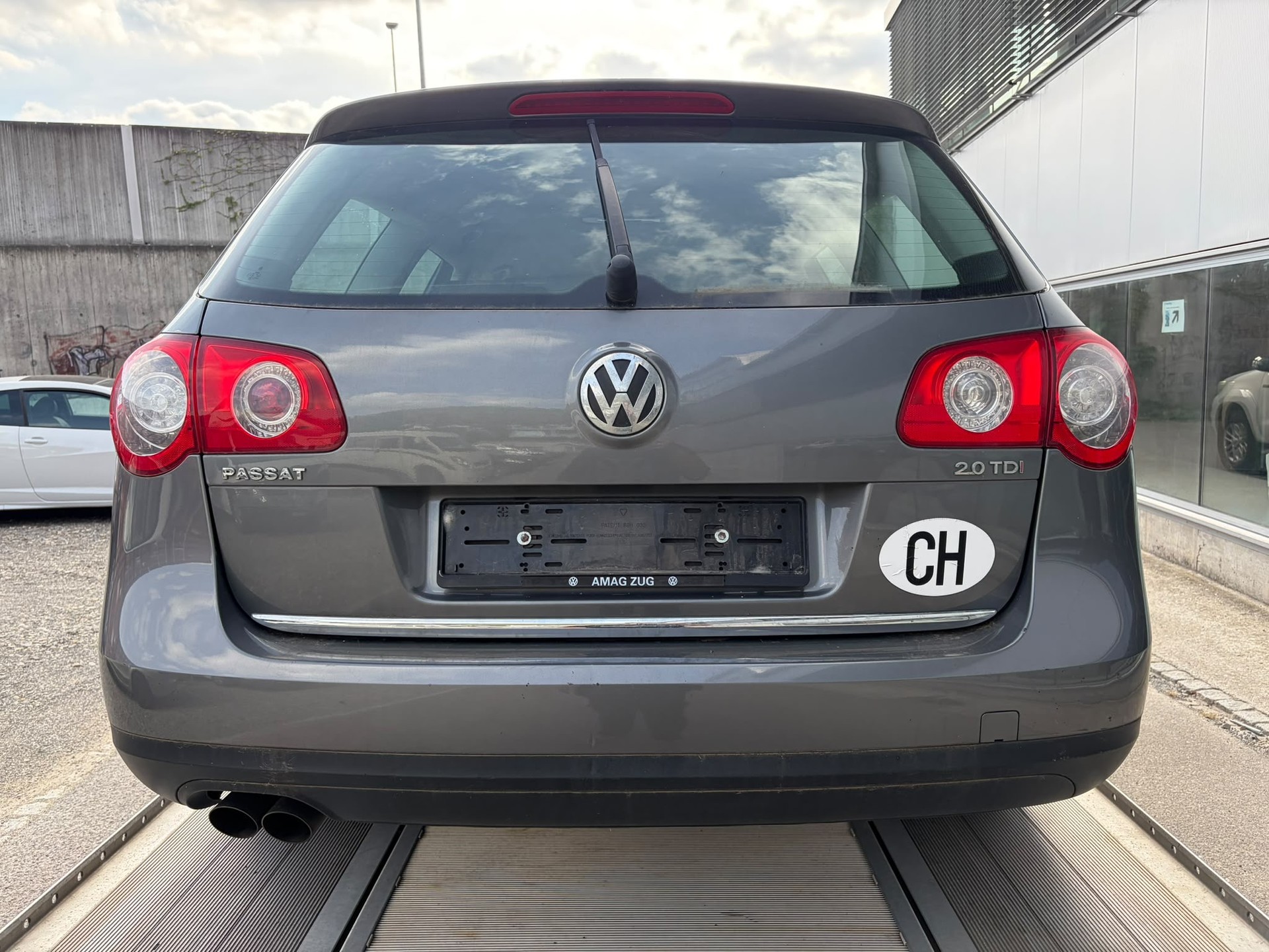 VW Passat Variant 2.0 TDI Trendline-image-4
