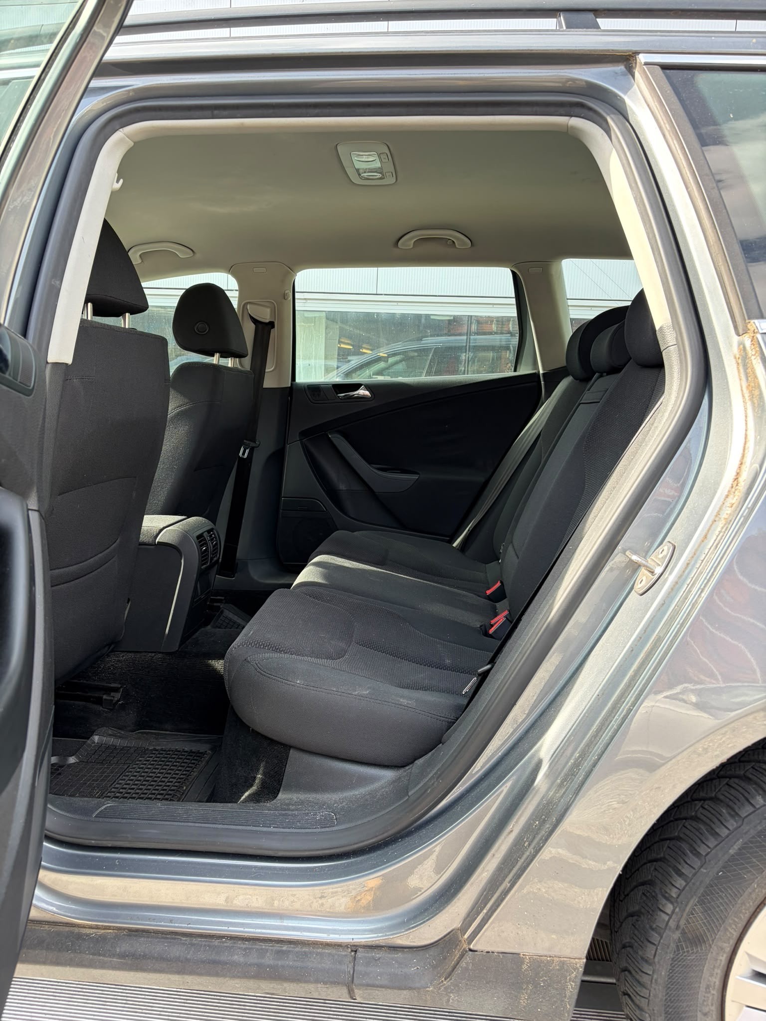 VW Passat Variant 2.0 TDI Trendline-image-9