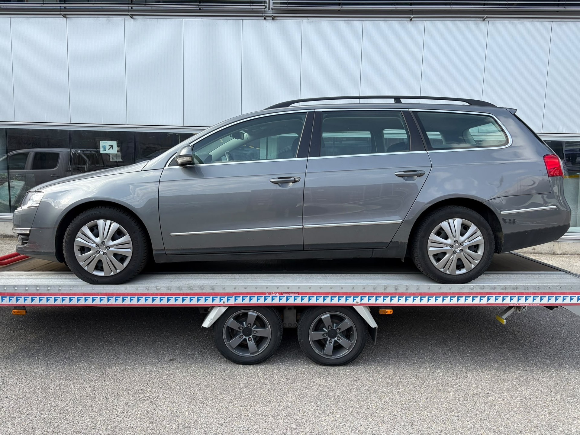 VW Passat Variant 2.0 TDI Trendline-image-12