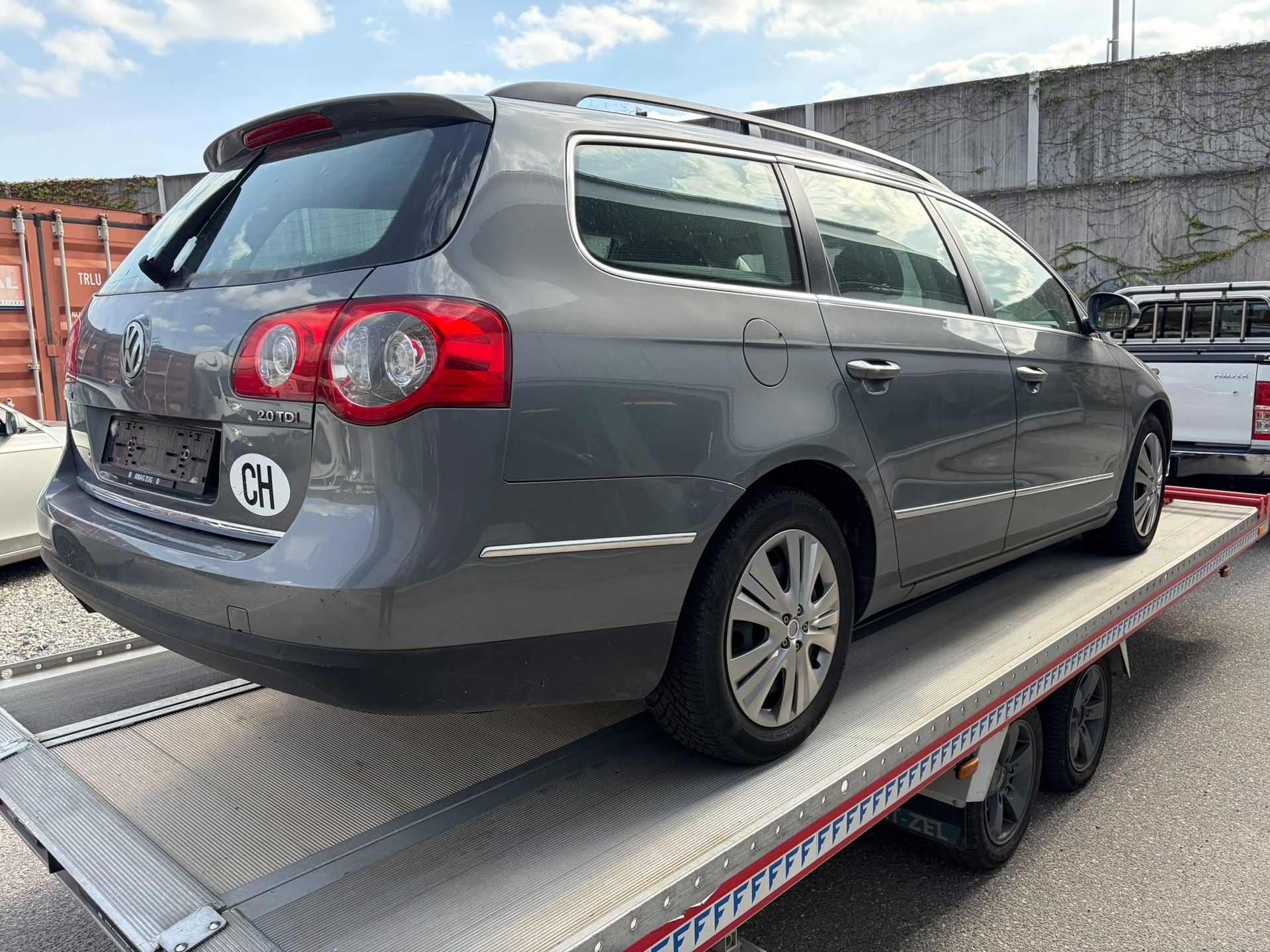 VW Passat Variant 2.0 TDI Trendline-image-5