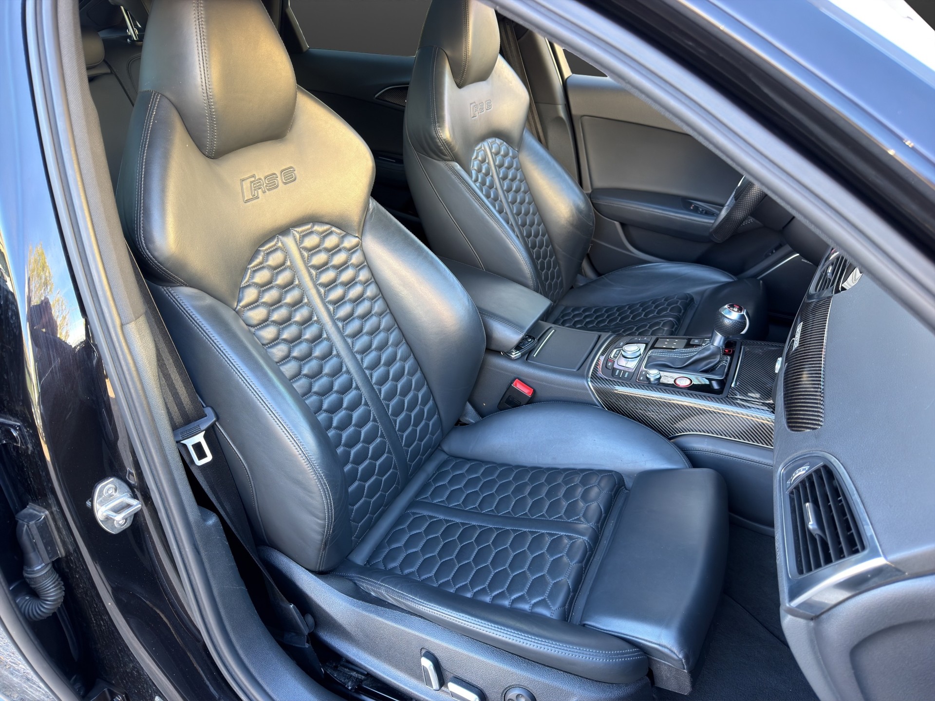 AUDI RS6 Avant 4.0 TFSI V8 quattro Tiptronic-image-15
