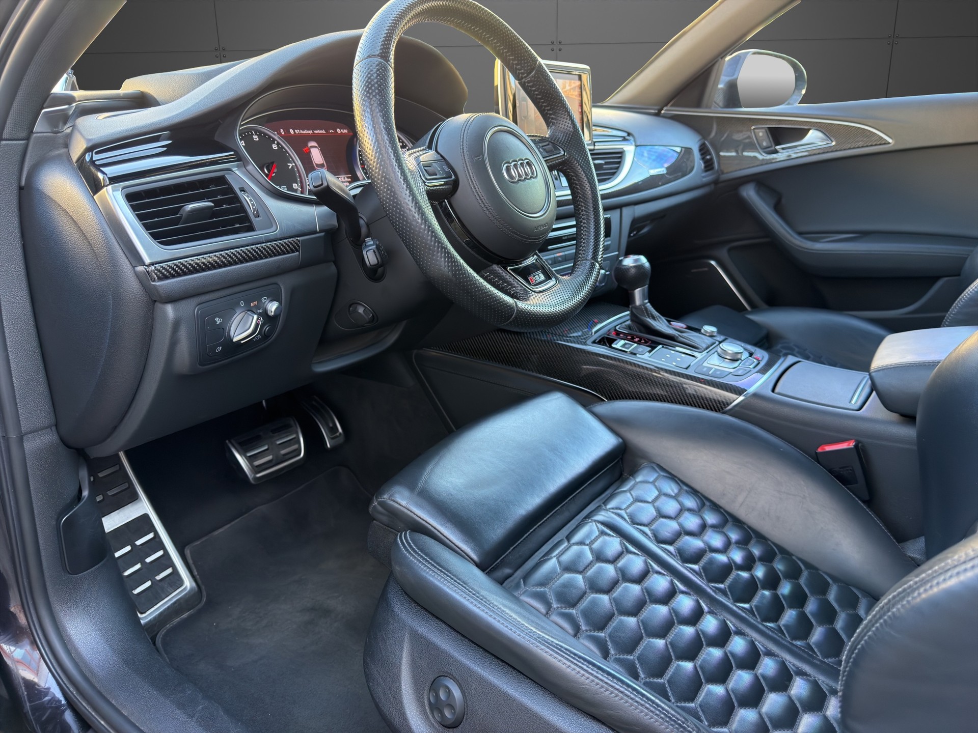 AUDI RS6 Avant 4.0 TFSI V8 quattro Tiptronic-image-11