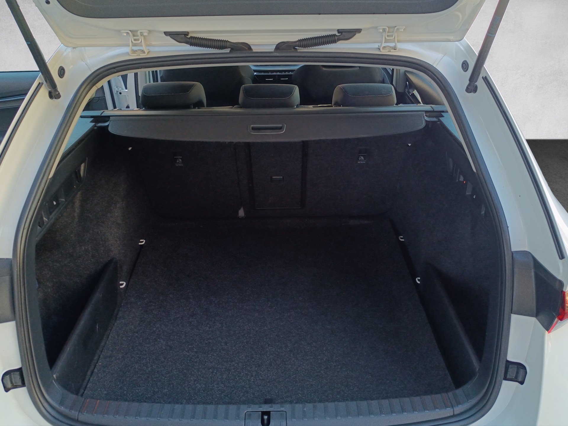 SKODA Octavia Combi 2.0 TDI DSG Ambition 4x4-image-16