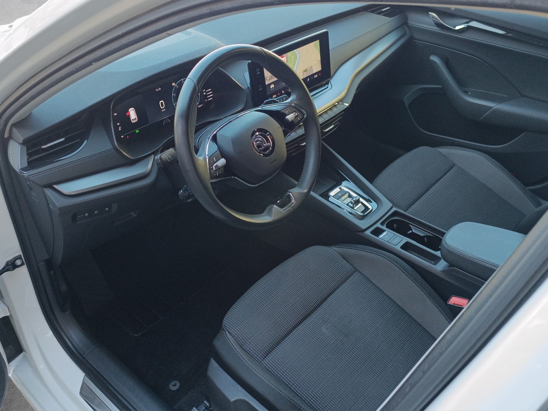 SKODA Octavia Combi 2.0 TDI DSG Ambition 4x4-image-9