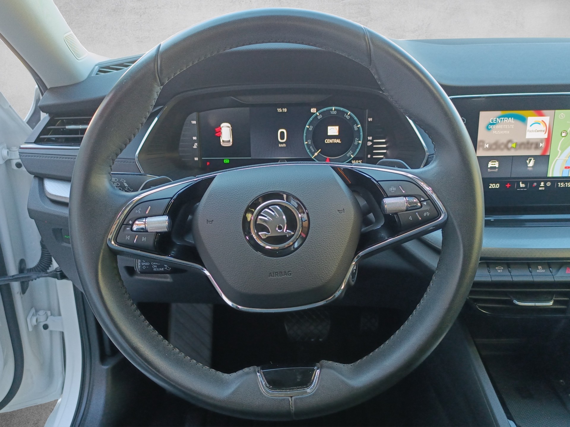 SKODA Octavia Combi 2.0 TDI DSG Ambition 4x4-image-10
