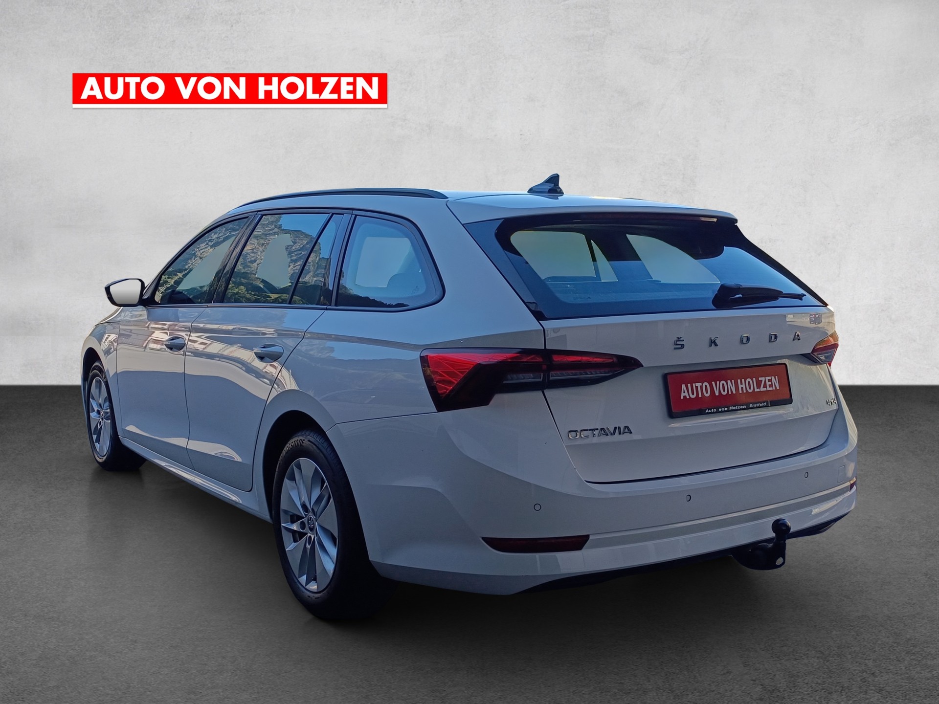 SKODA Octavia Combi 2.0 TDI DSG Ambition 4x4-image-2