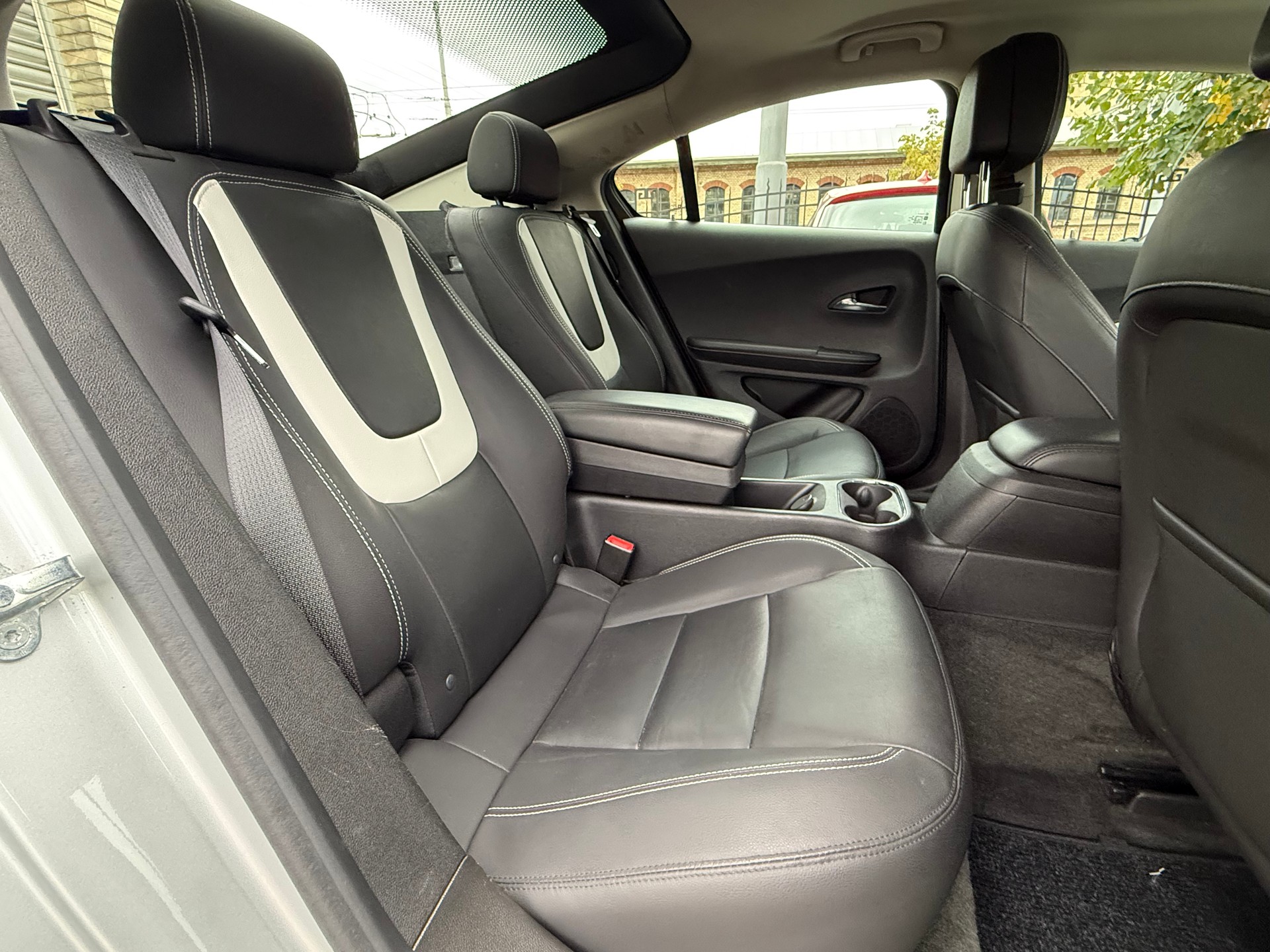 CHEVROLET Volt E-image-12