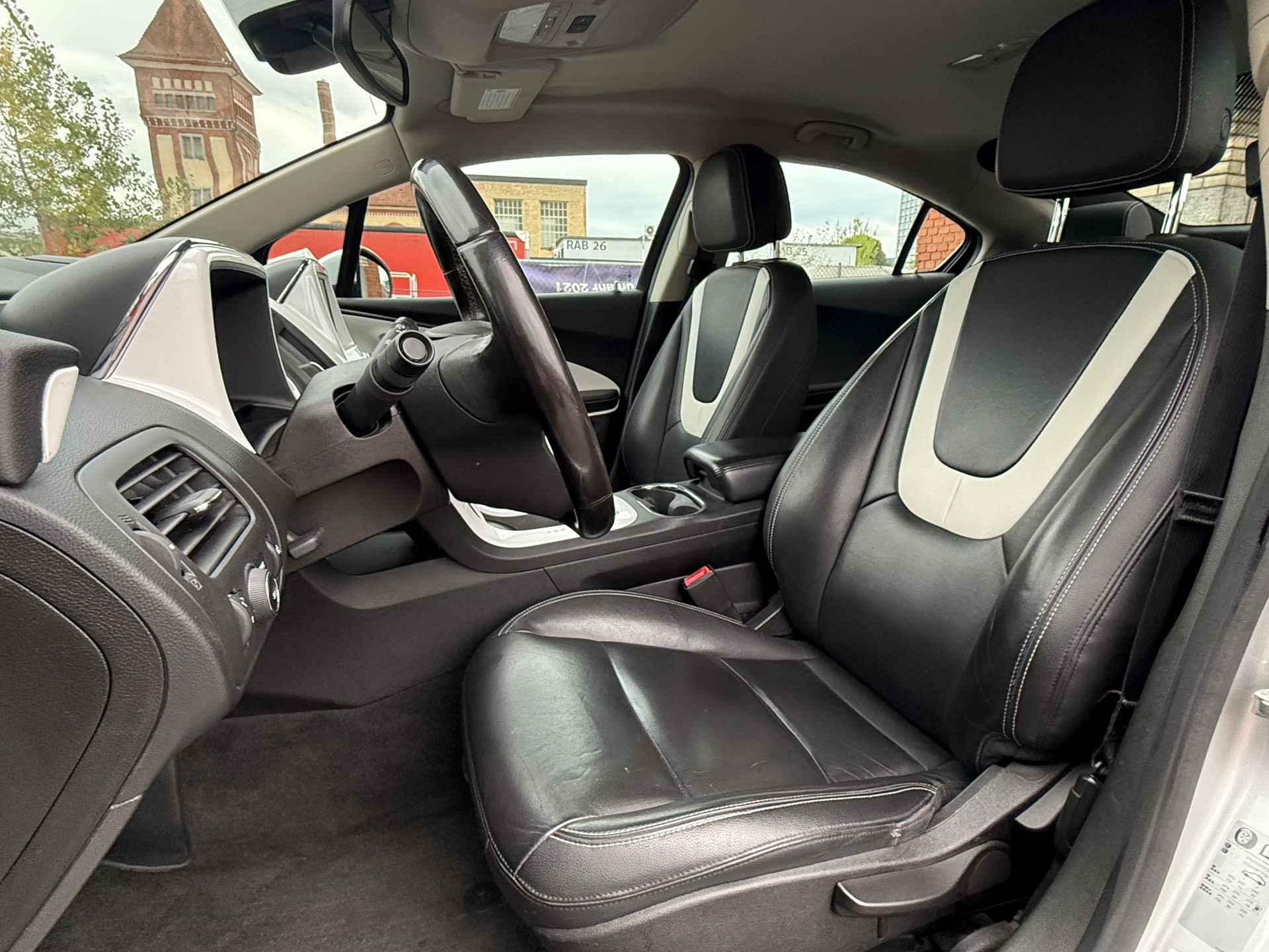 CHEVROLET Volt E-image-9