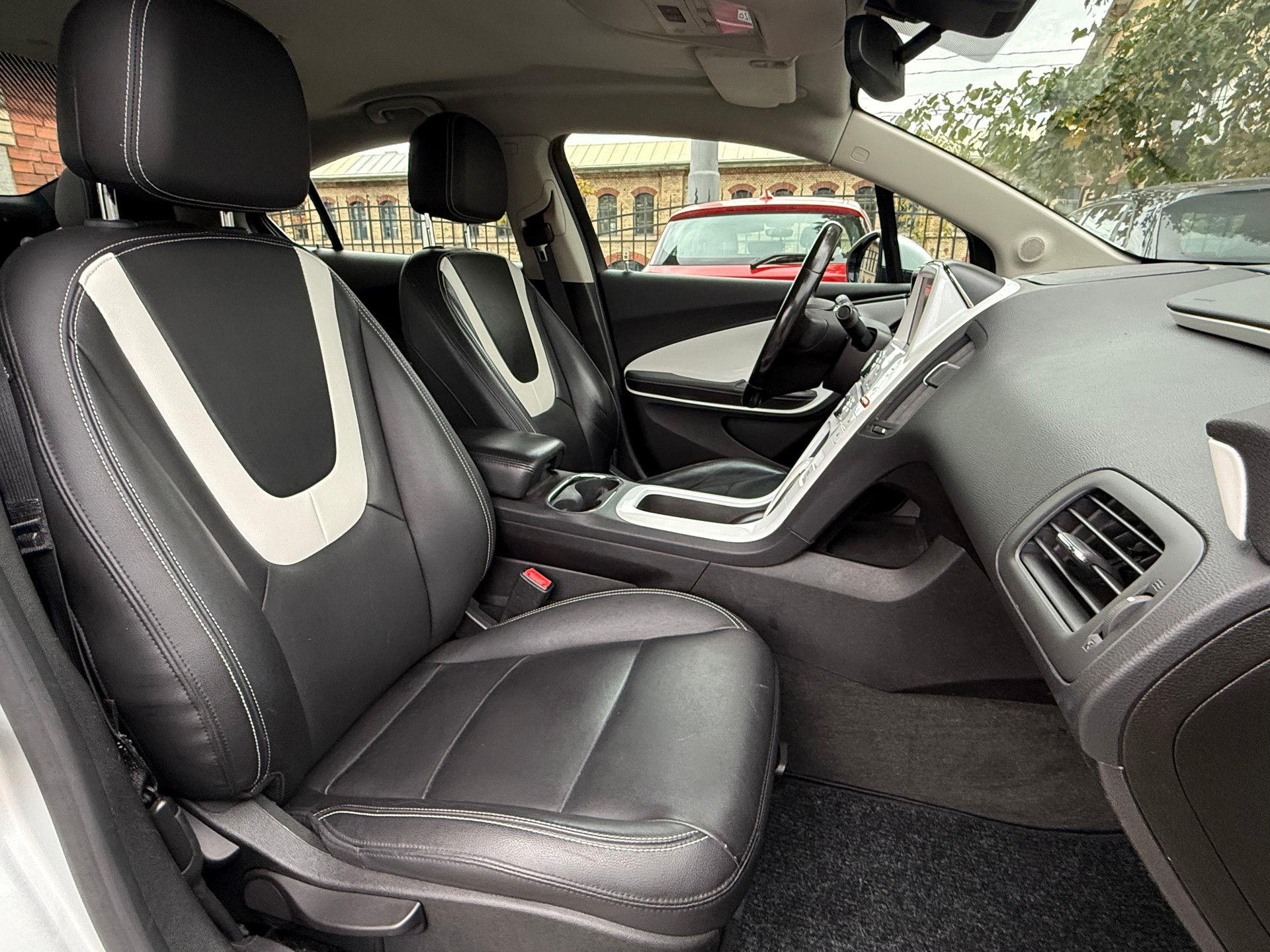 CHEVROLET Volt E-image-10