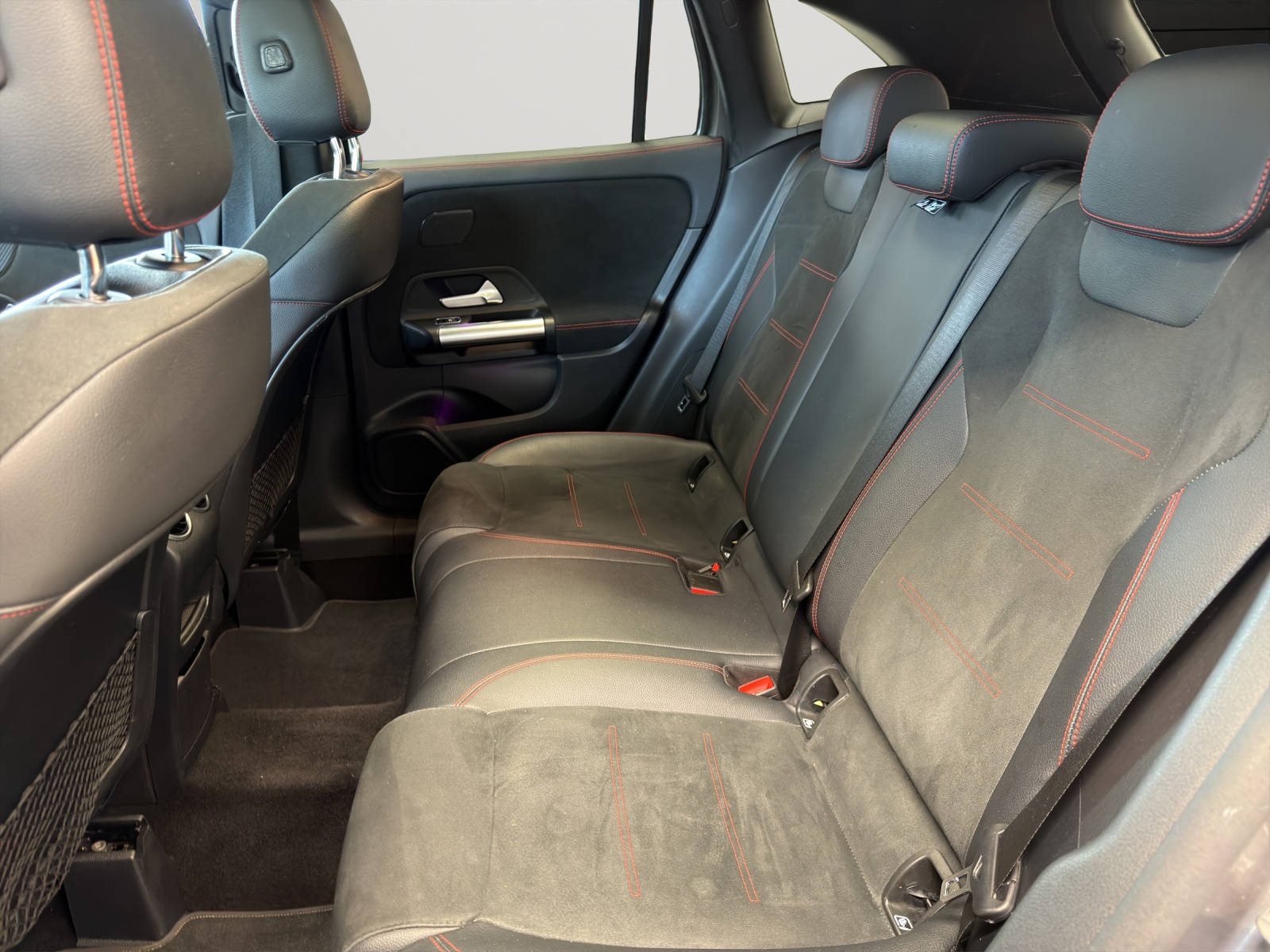 MERCEDES-BENZ GLA 250e AMG Line 8G-DCT-image-14