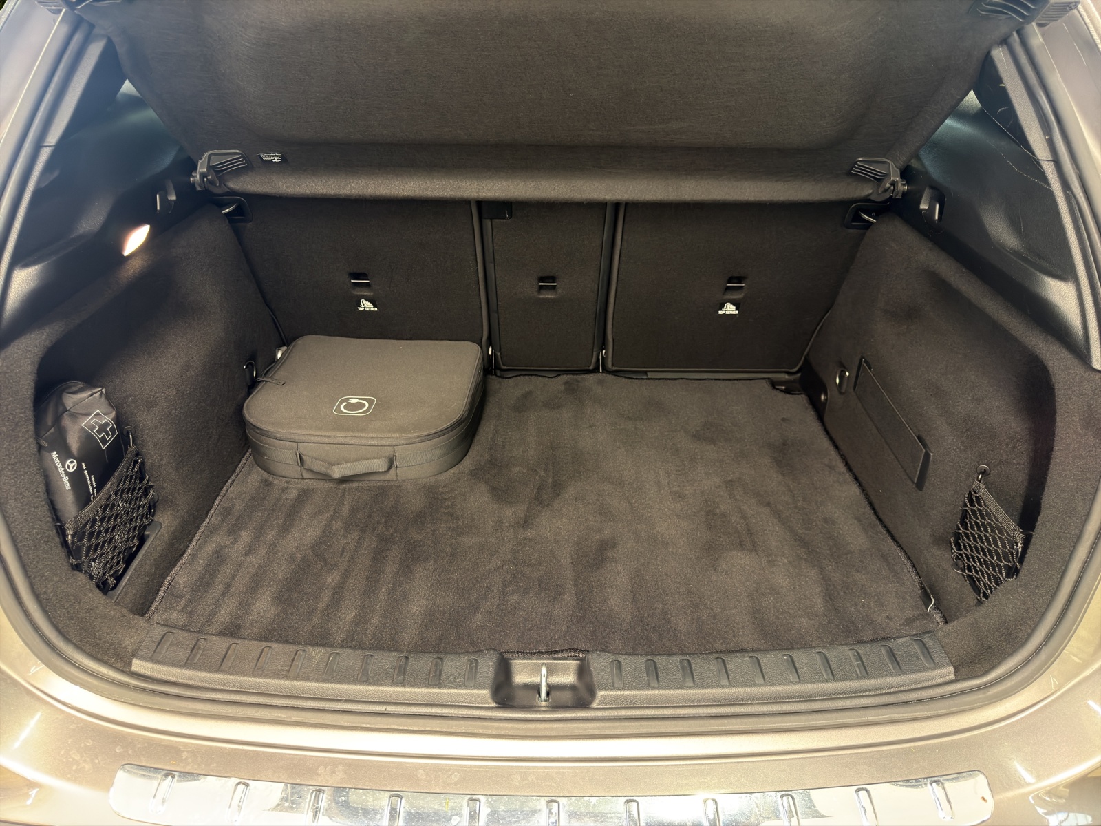MERCEDES-BENZ GLA 250e AMG Line 8G-DCT-image-15