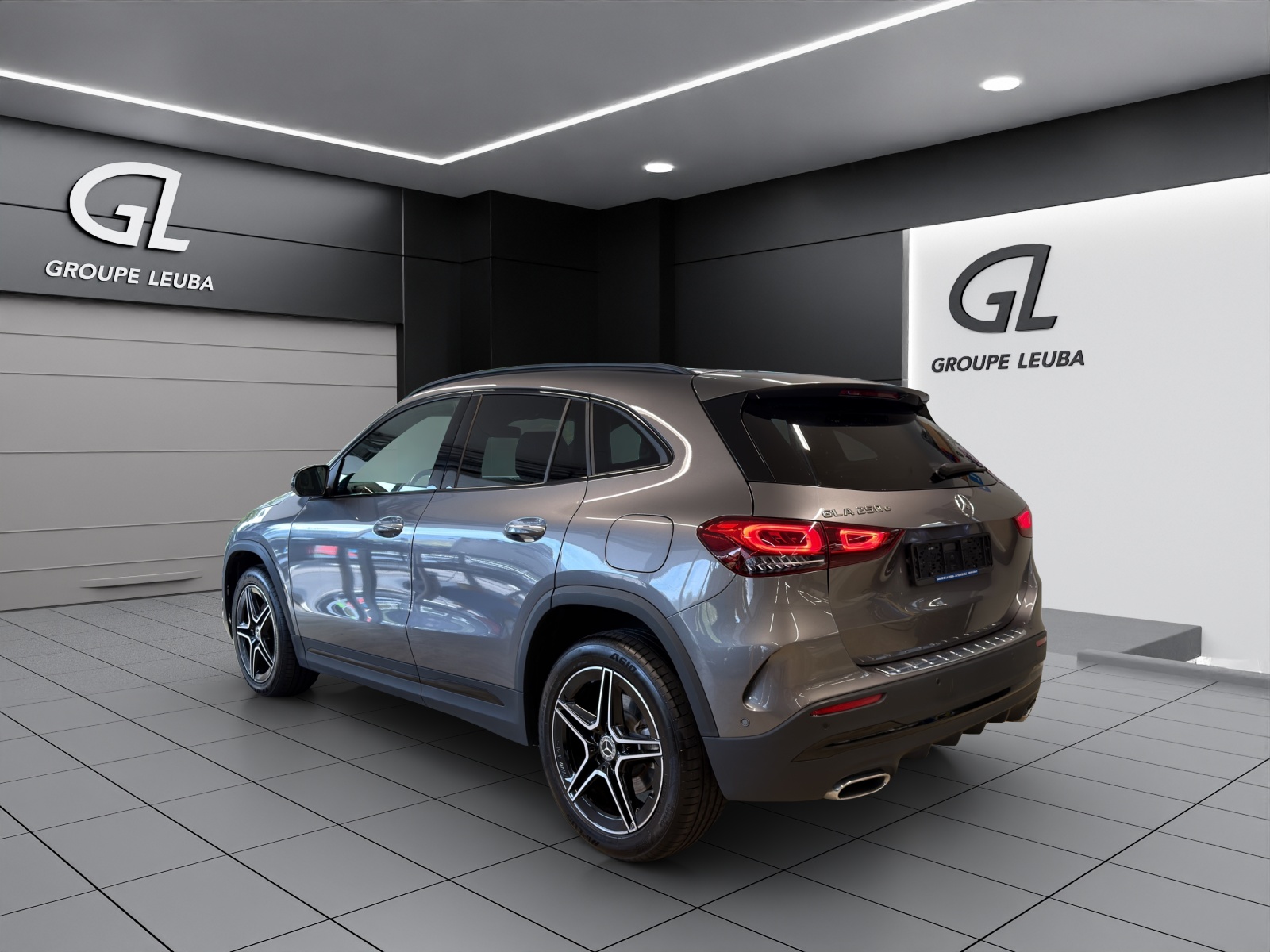 MERCEDES-BENZ GLA 250e AMG Line 8G-DCT-image-3