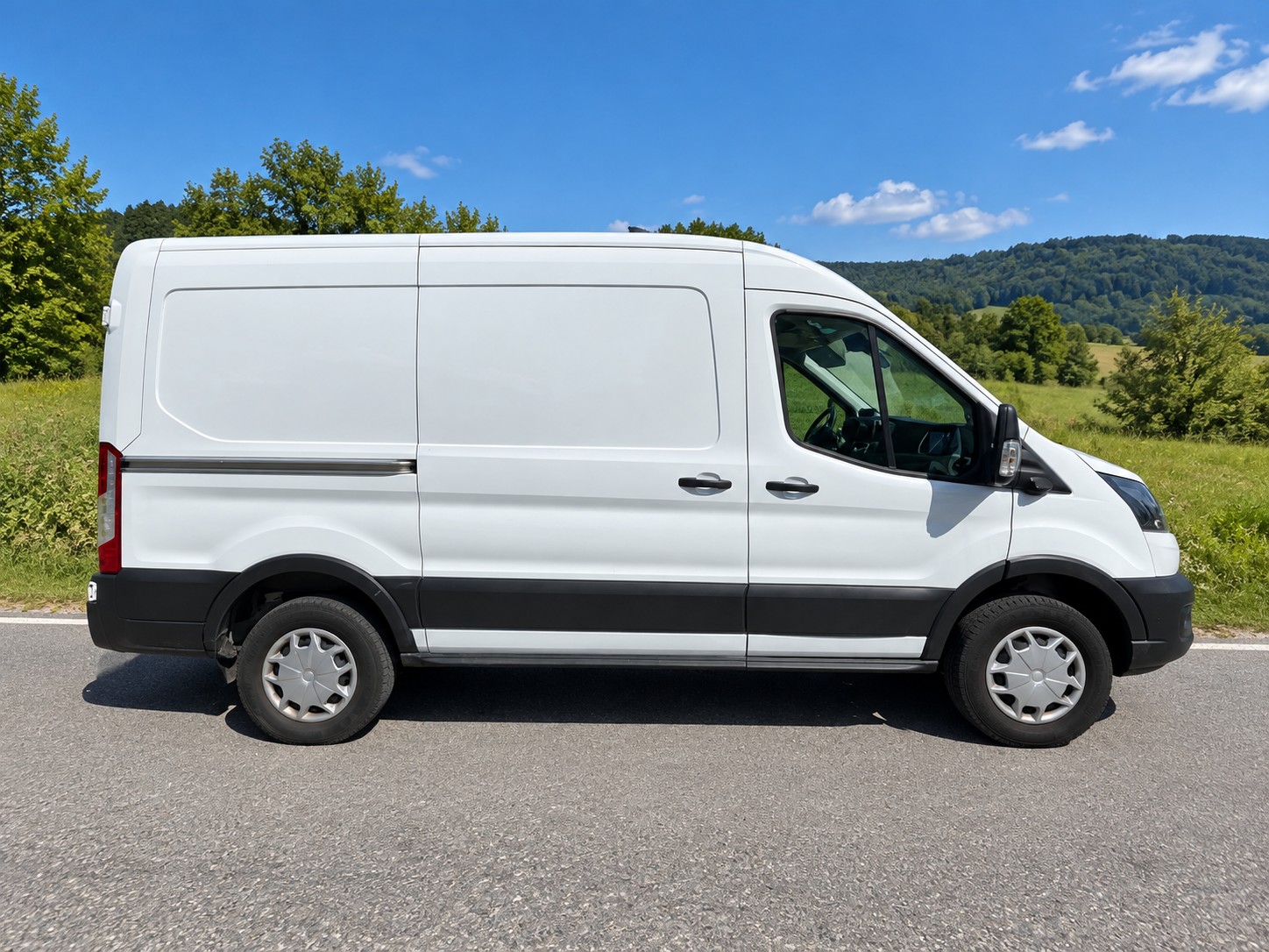 FORD E-Transit Van 350 L2 H2 Trend RWD 68kWh-image-1