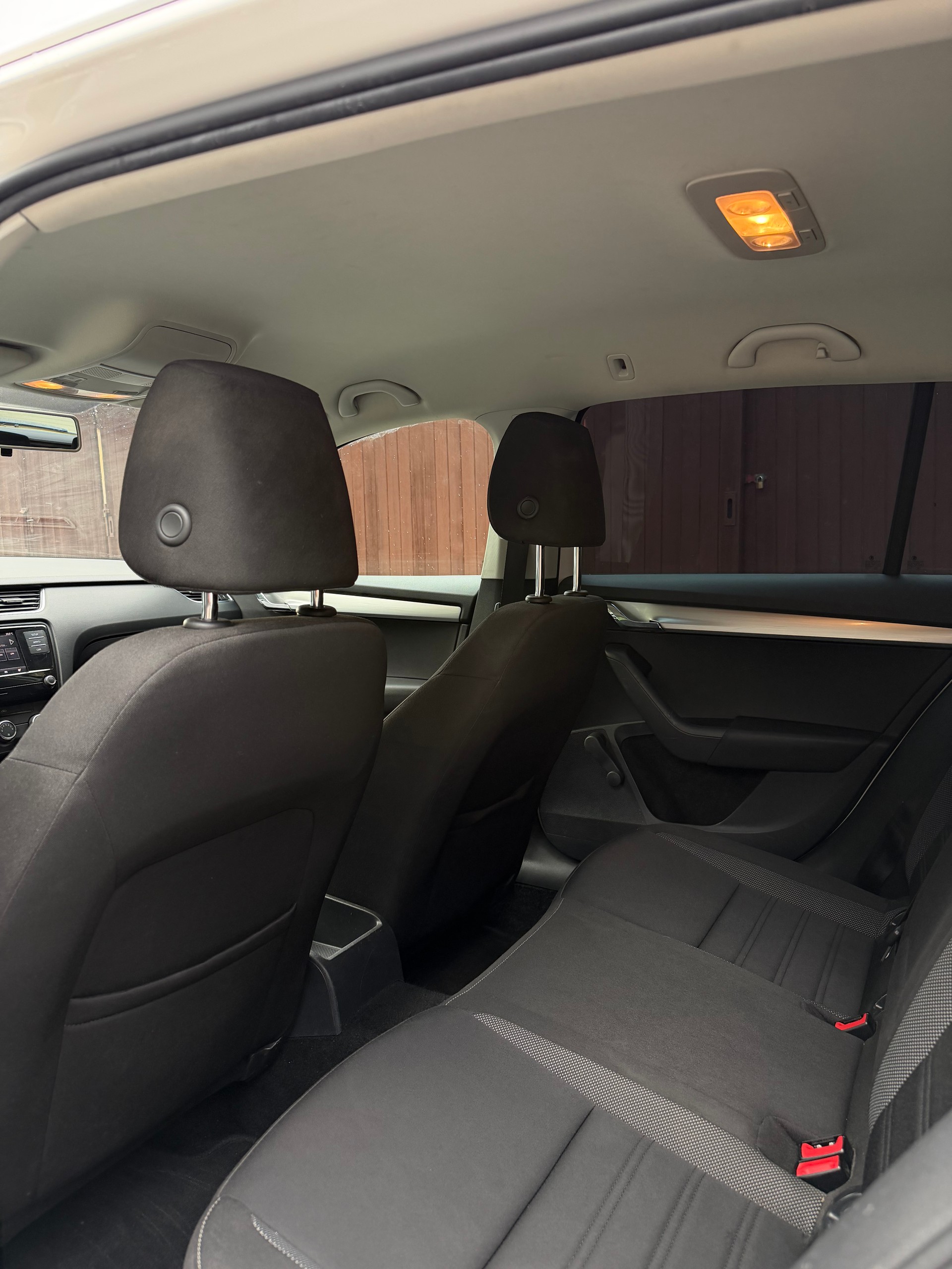 SKODA Octavia Combi 1.6 TDI Style-image-7