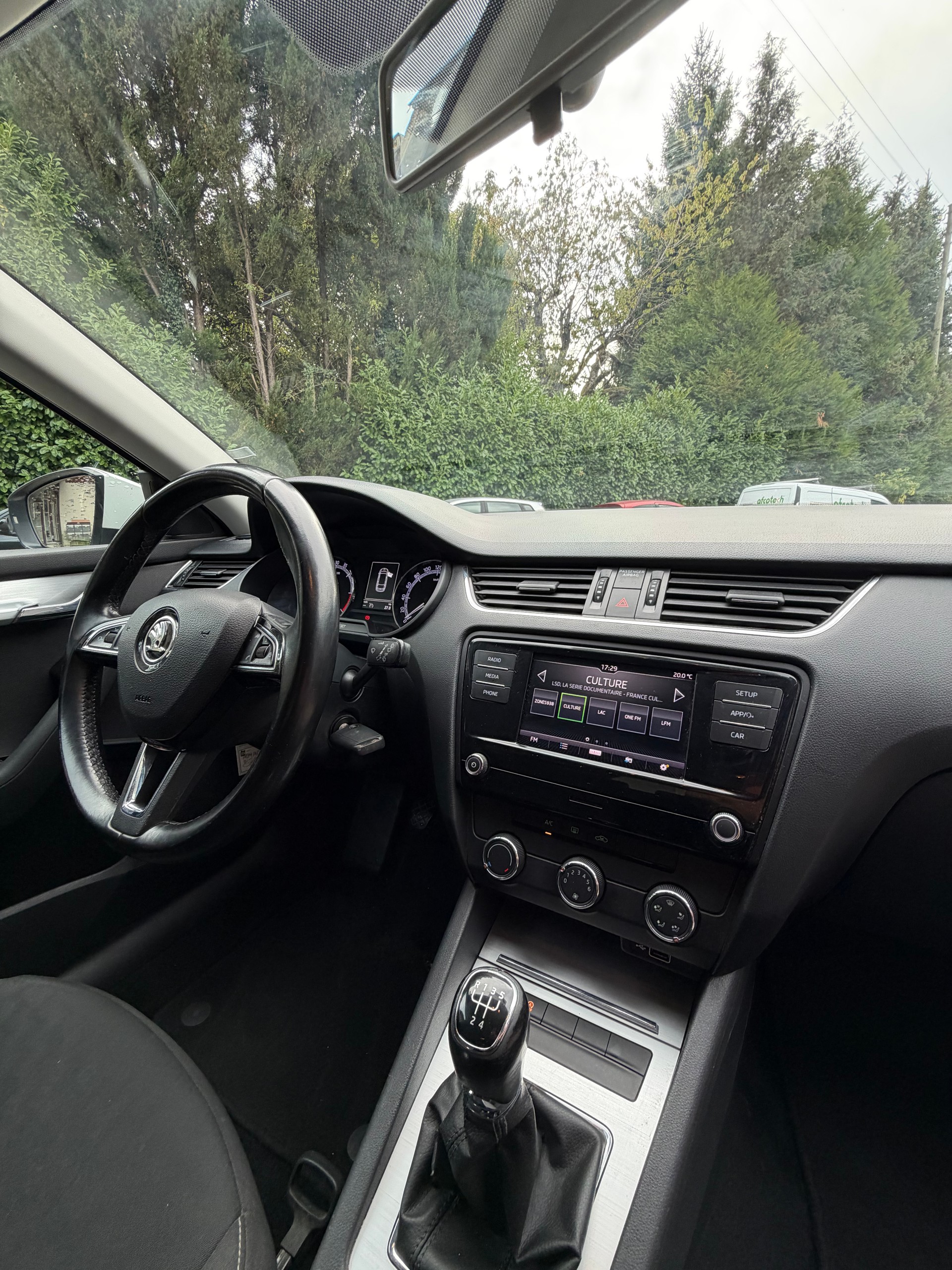 SKODA Octavia Combi 1.6 TDI Style-image-5