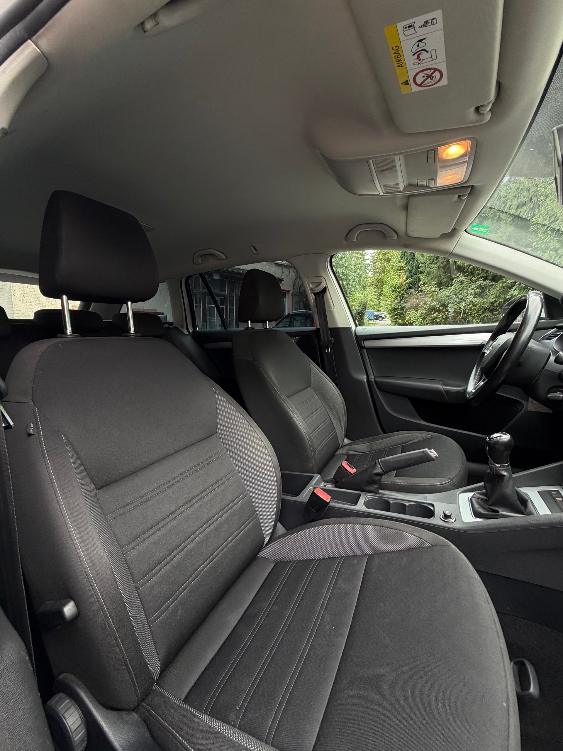 SKODA Octavia Combi 1.6 TDI Style-image-6