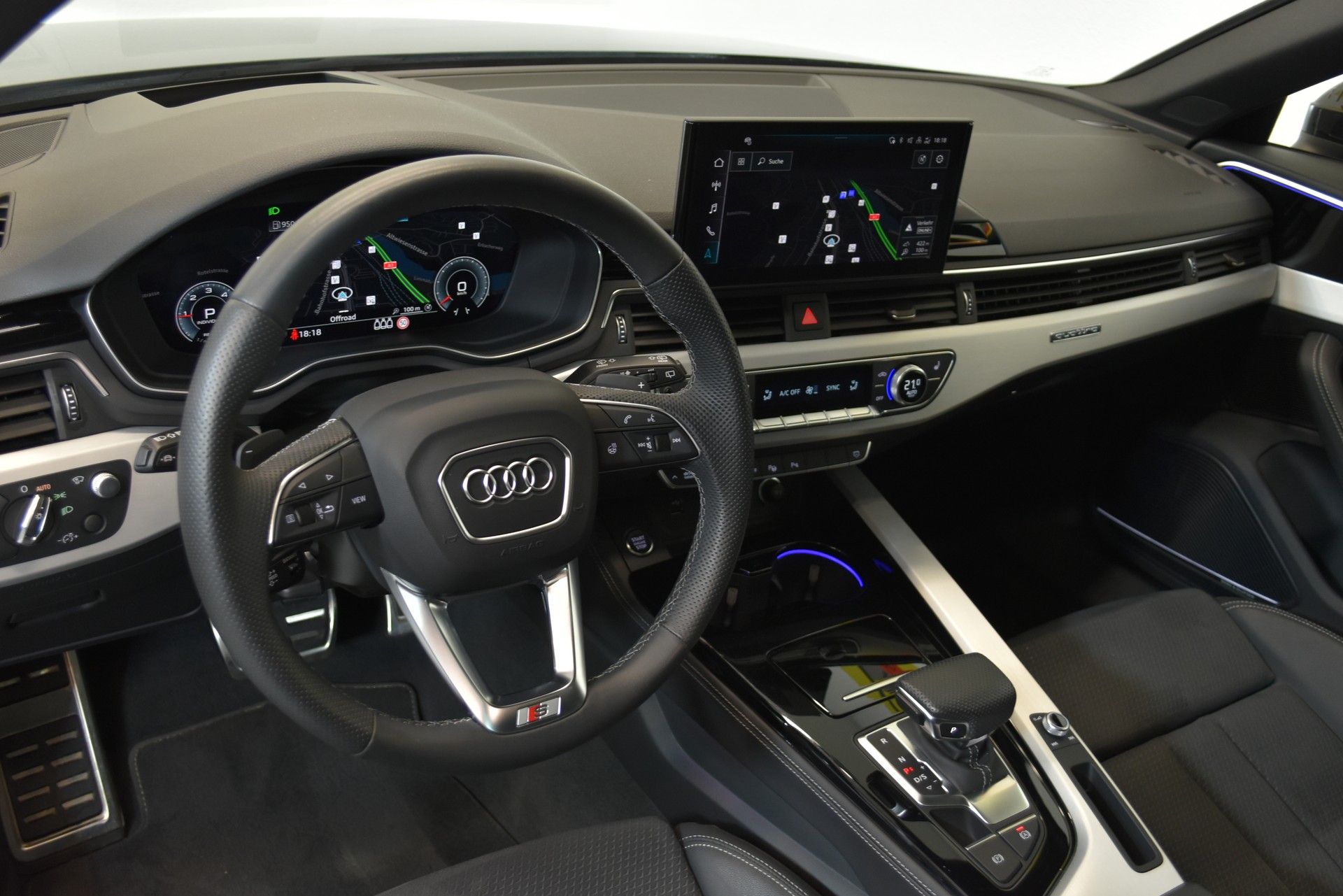 AUDI A4 Avant 40 TDI S line Competition Attraction quattro S-tronic-image-5