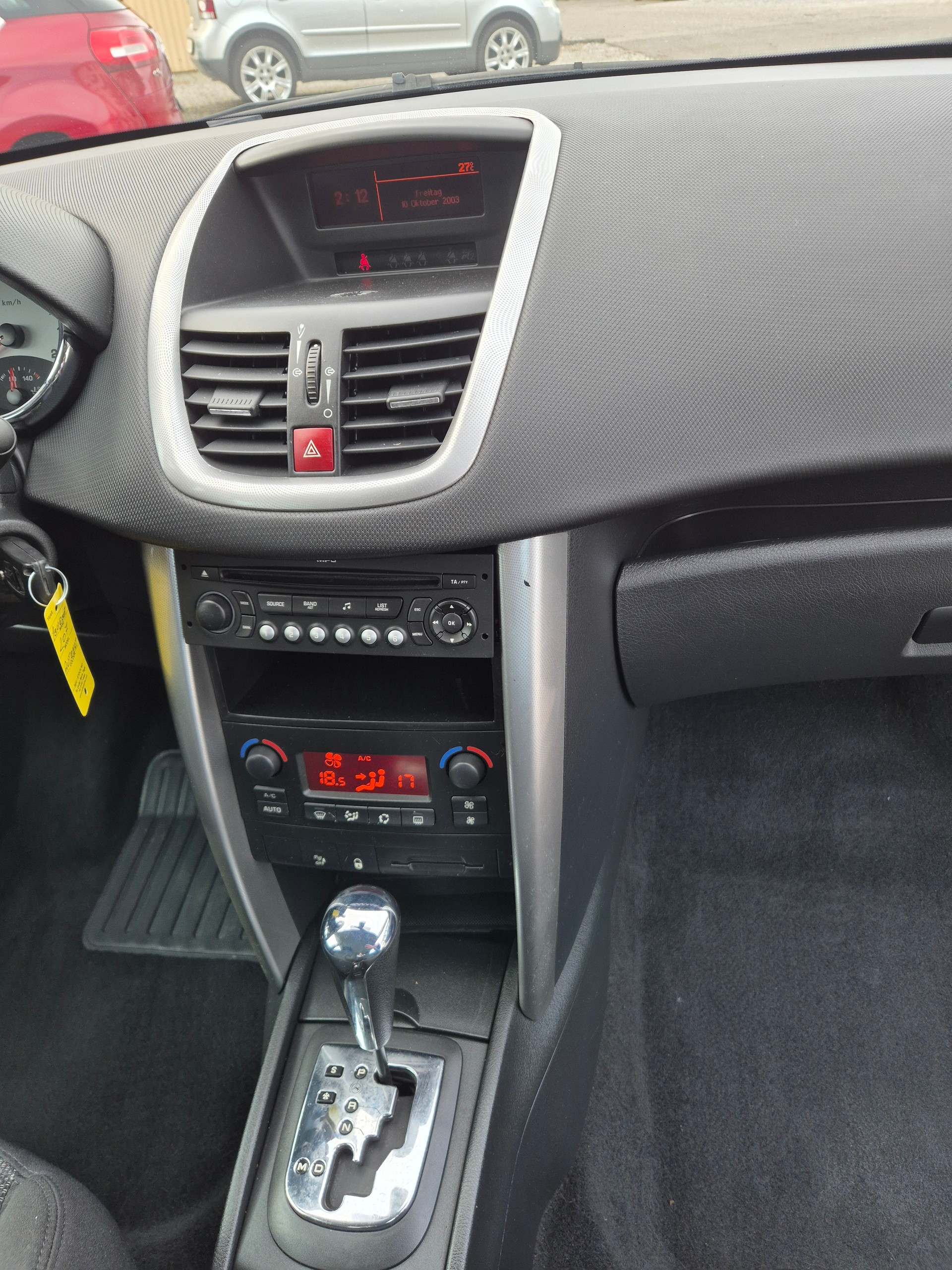 PEUGEOT 207 1.6 16V XT Automatic-image-10