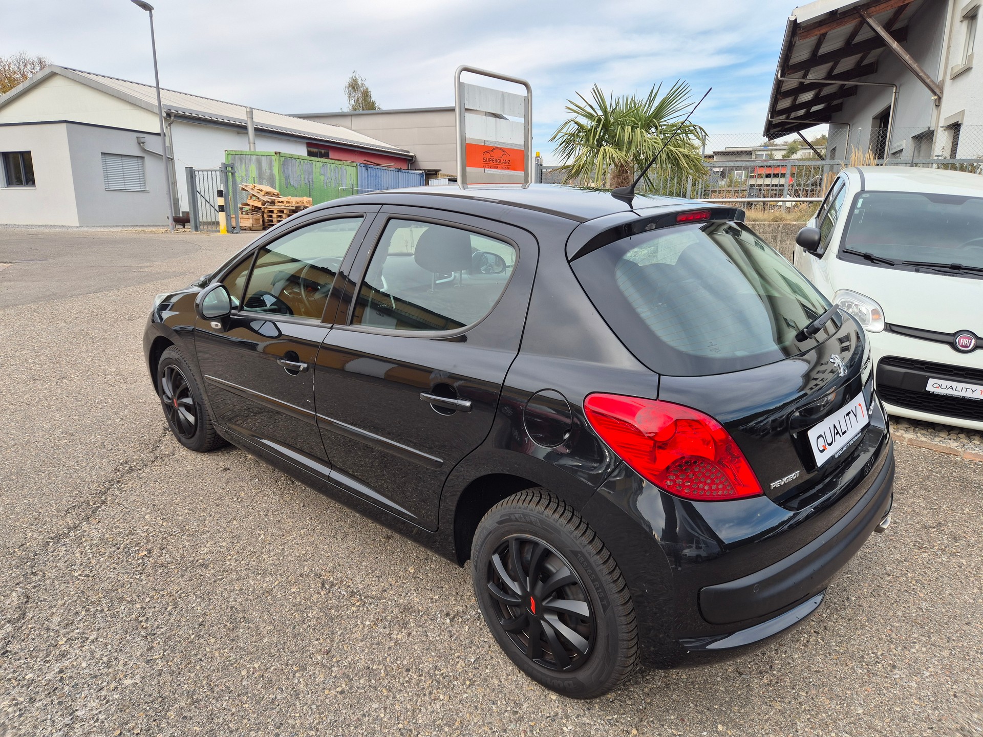 PEUGEOT 207 1.6 16V XT Automatic-image-3
