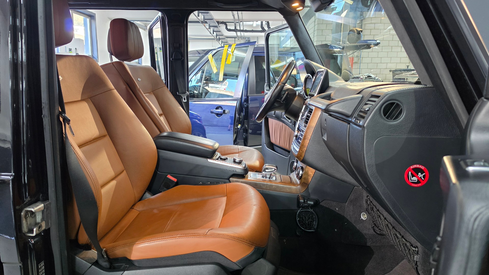 MERCEDES-BENZ G 63 AMG Automatic-image-19