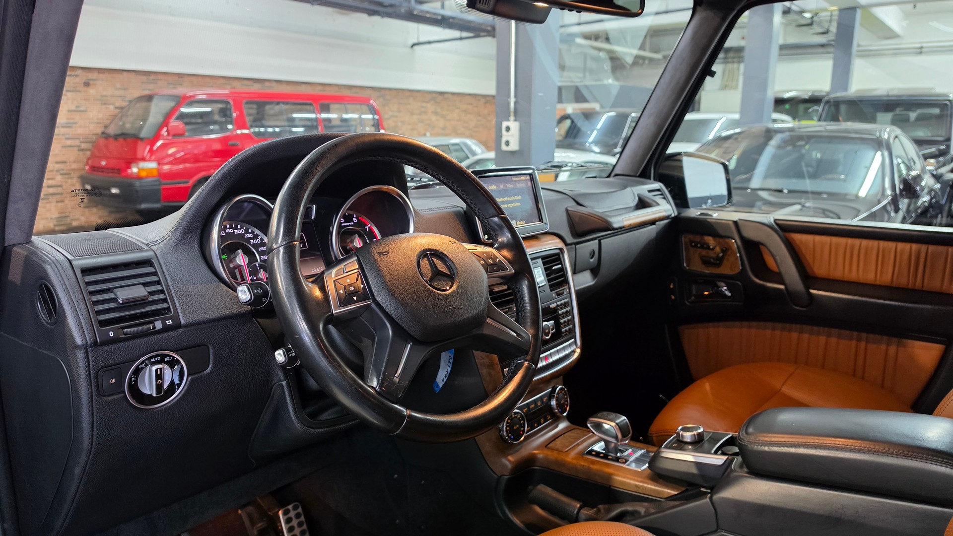 MERCEDES-BENZ G 63 AMG Automatic-image-14