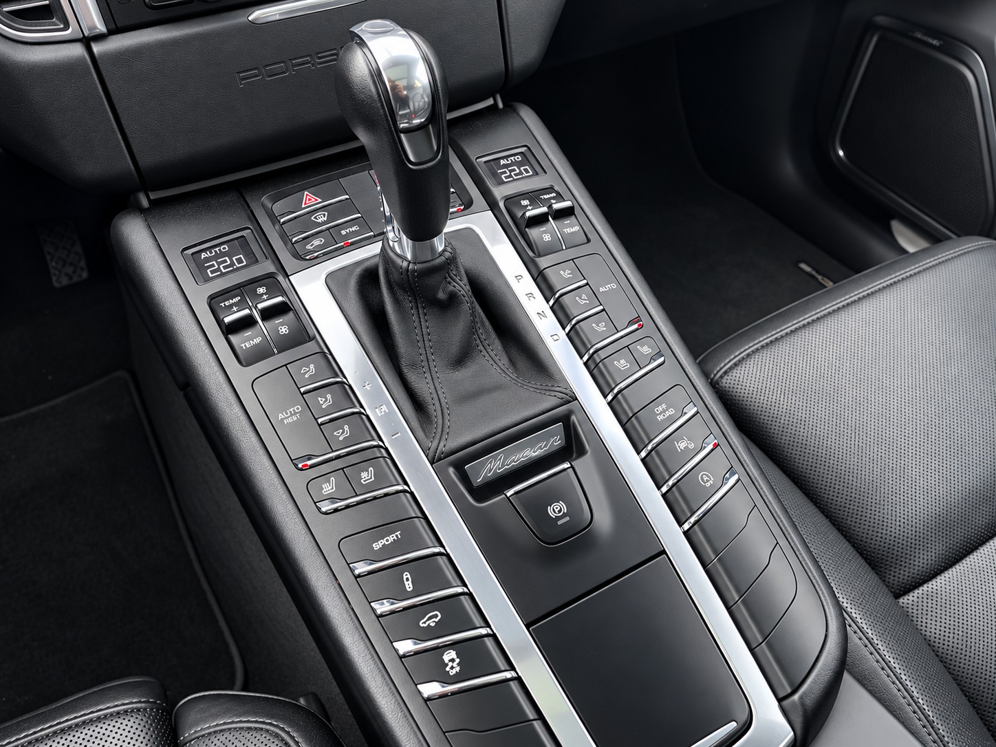 PORSCHE Macan Turbo PDK-image-25