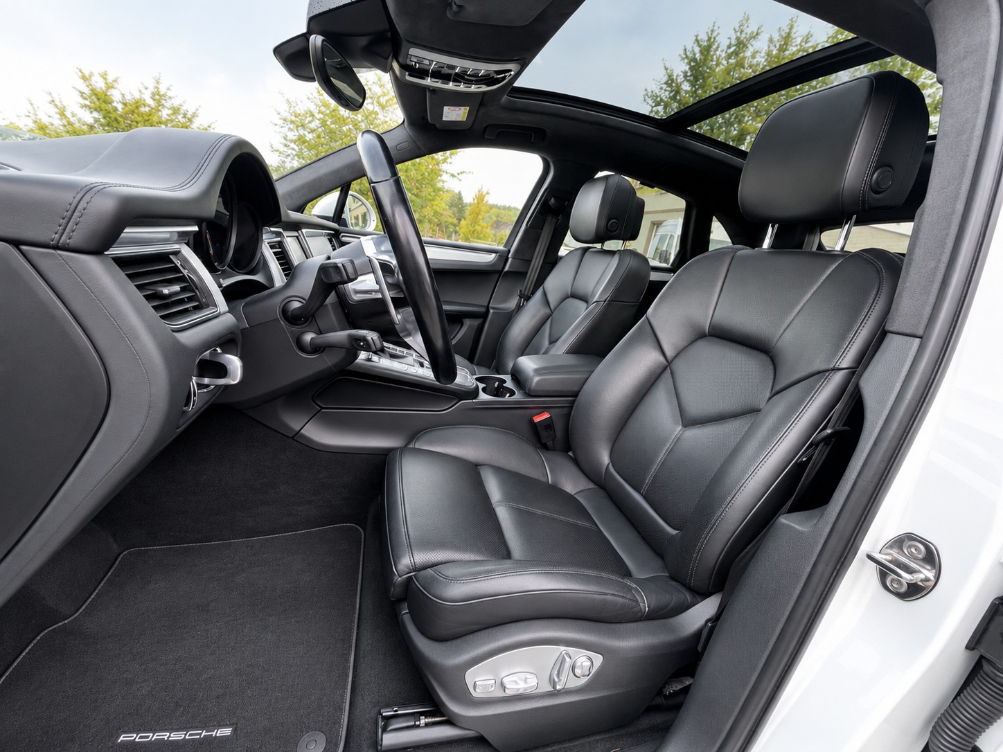 PORSCHE Macan Turbo PDK-image-15