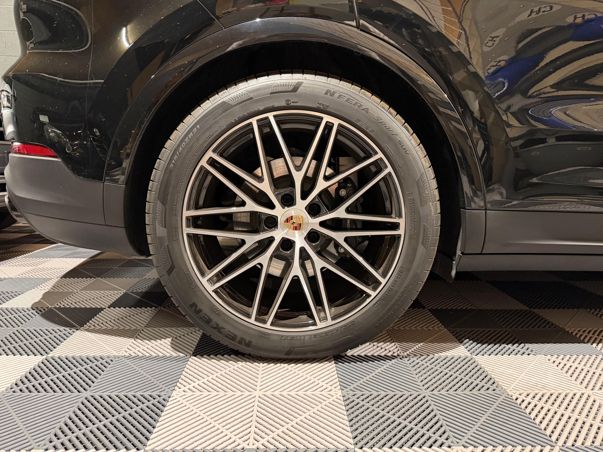 PORSCHE Cayenne E-Hybrid Tiptronic-image-24