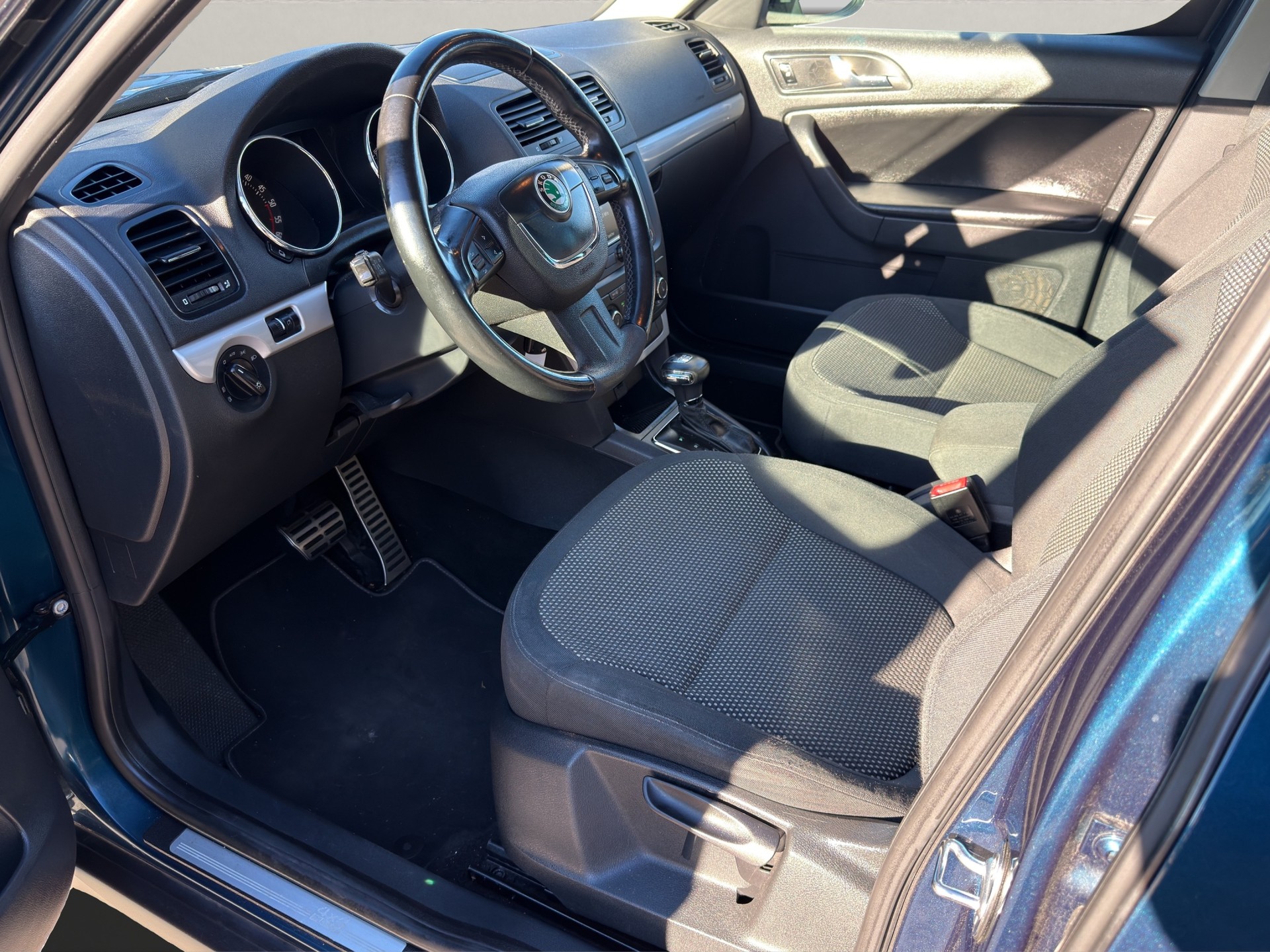 SKODA Yeti 2.0 TDI AllDrive 4x4 DSG-image-11