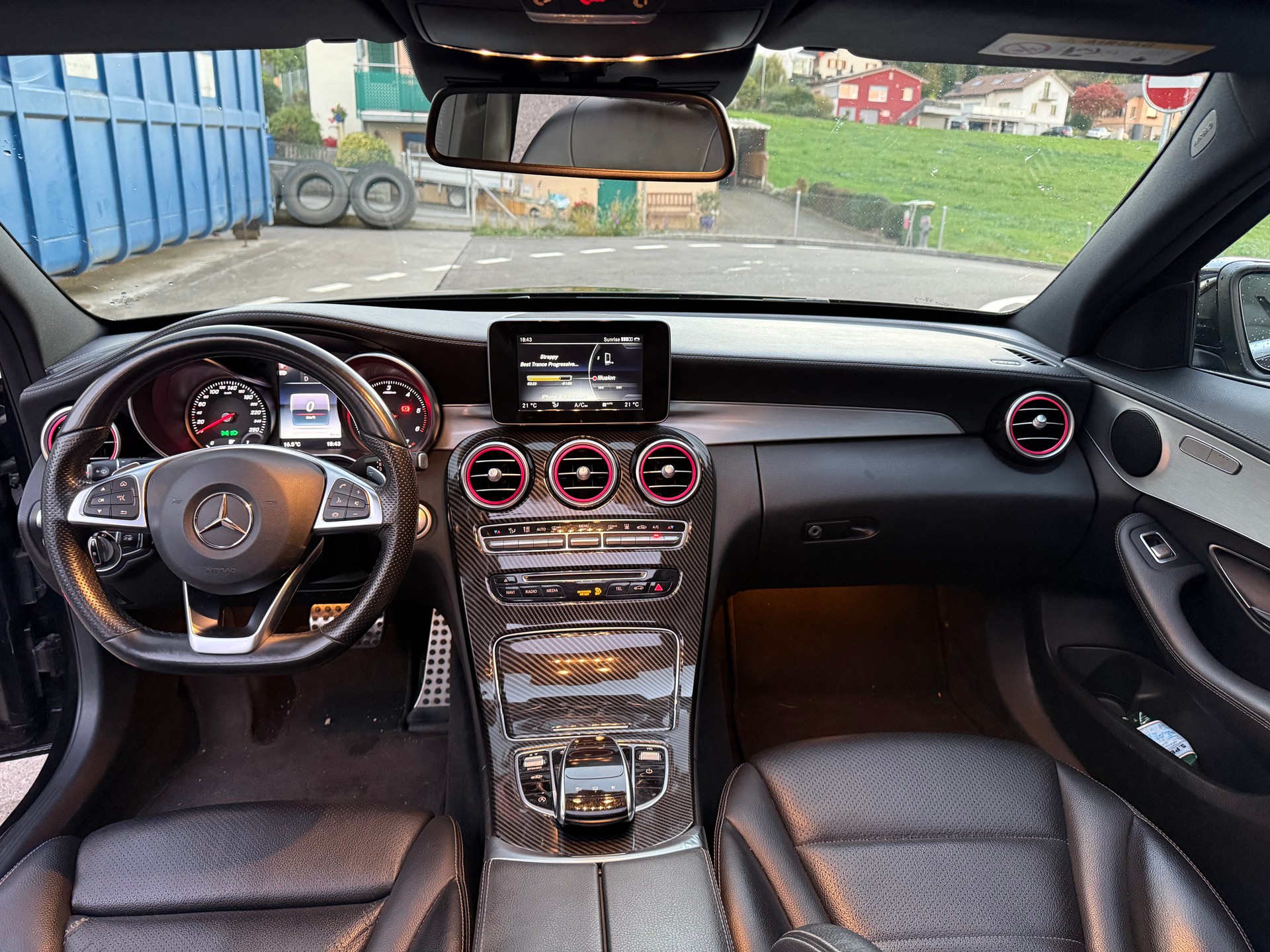 MERCEDES-BENZ C 250 d AMG LINE 4m mit Standheizung & Panorama Schiebedach MFK 09/26-image-4