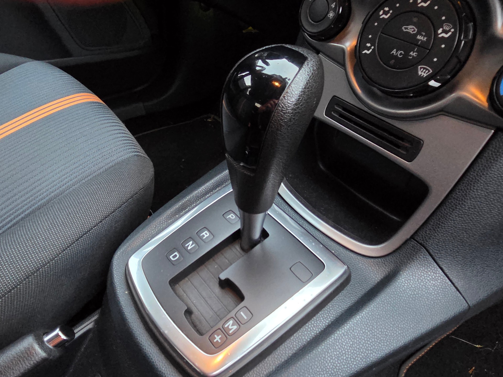 FORD Fiesta 1.4 16V Trend Automatic ☆☆☆ Aus 2. Hand ☆☆☆ Inklusive frischer MFK ☆☆☆-image-2