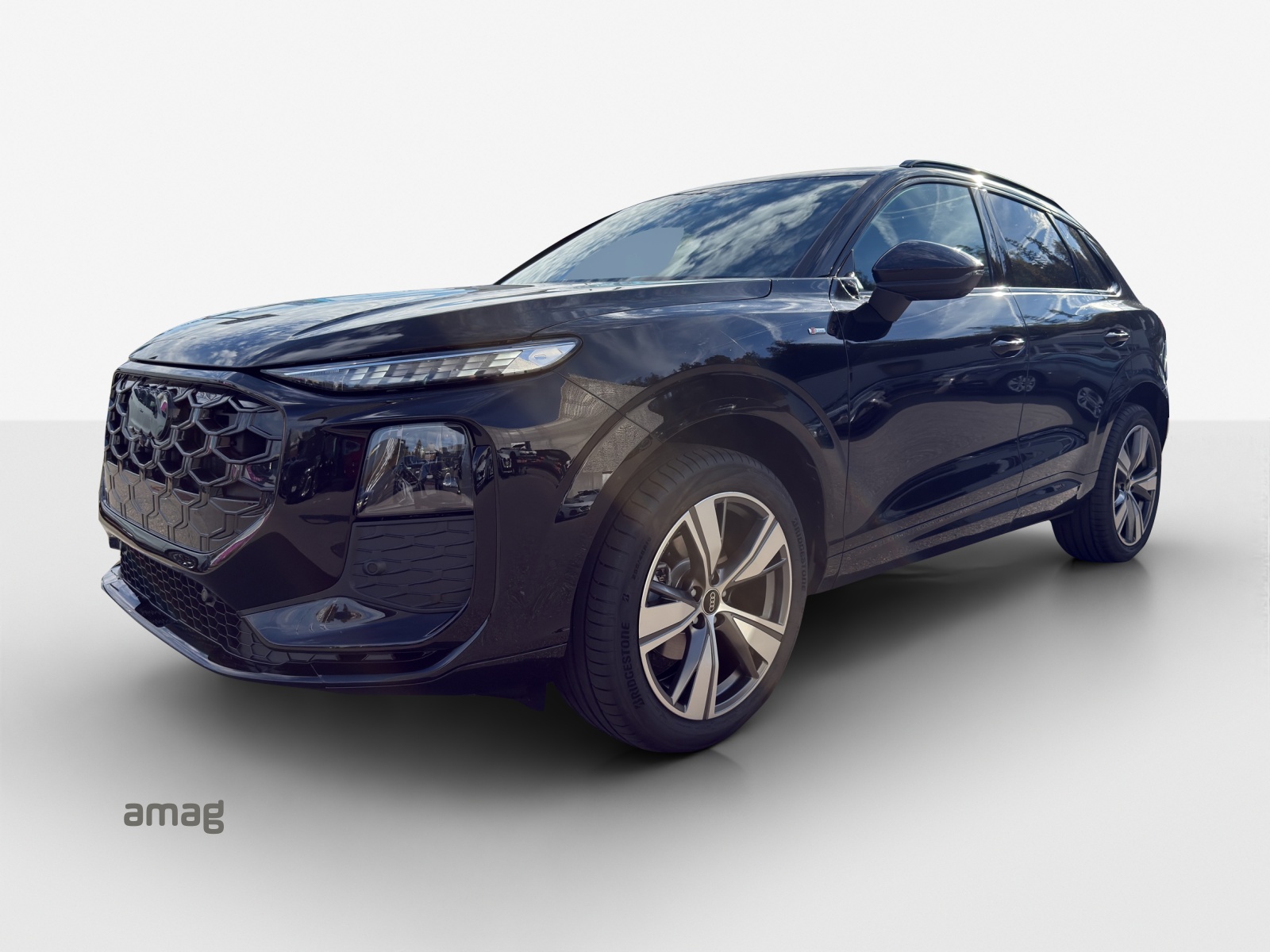 AUDI Q3 SUV 110 kW TFSI S tronic-image-0