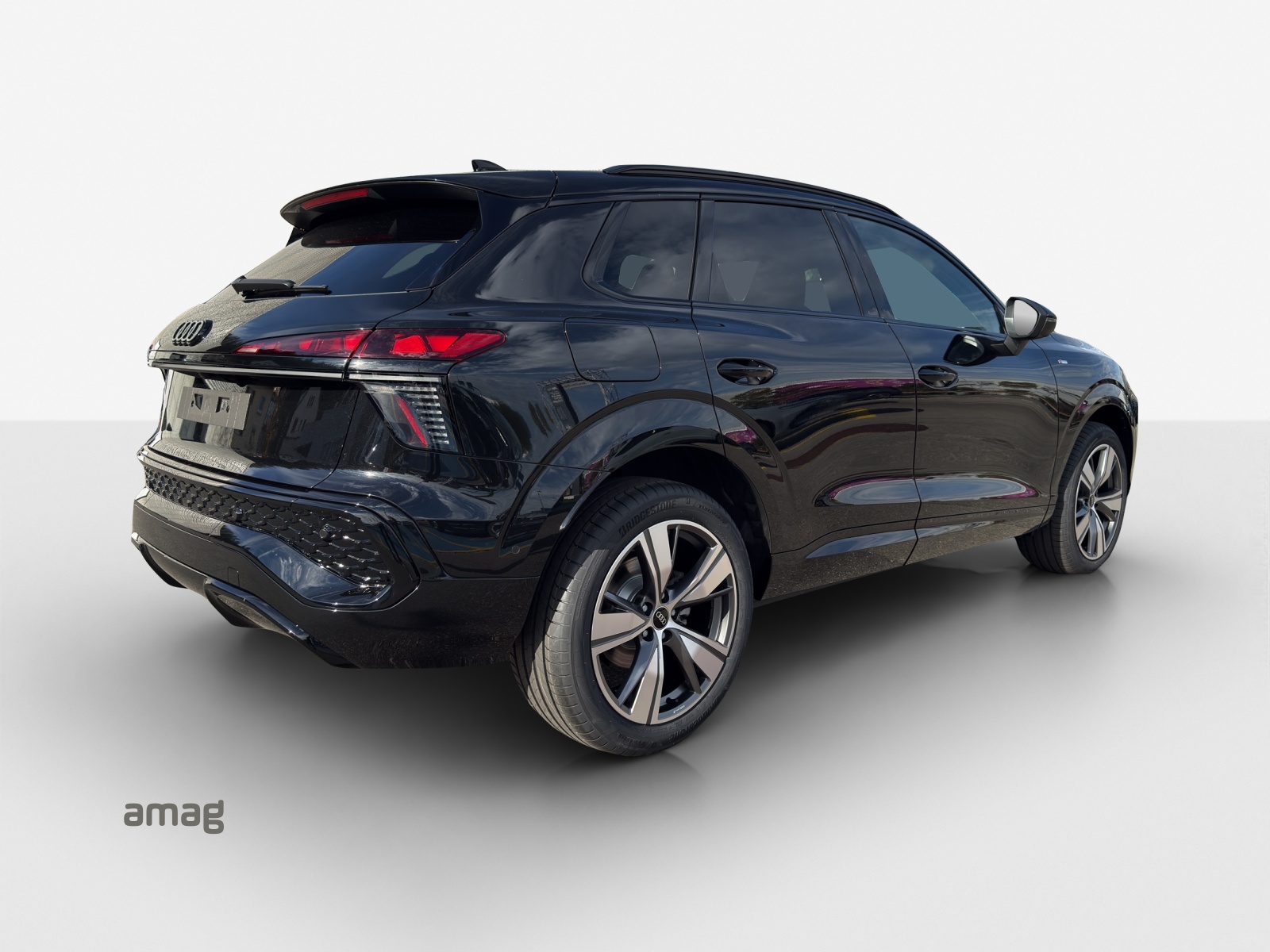 AUDI Q3 SUV 110 kW TFSI S tronic-image-4