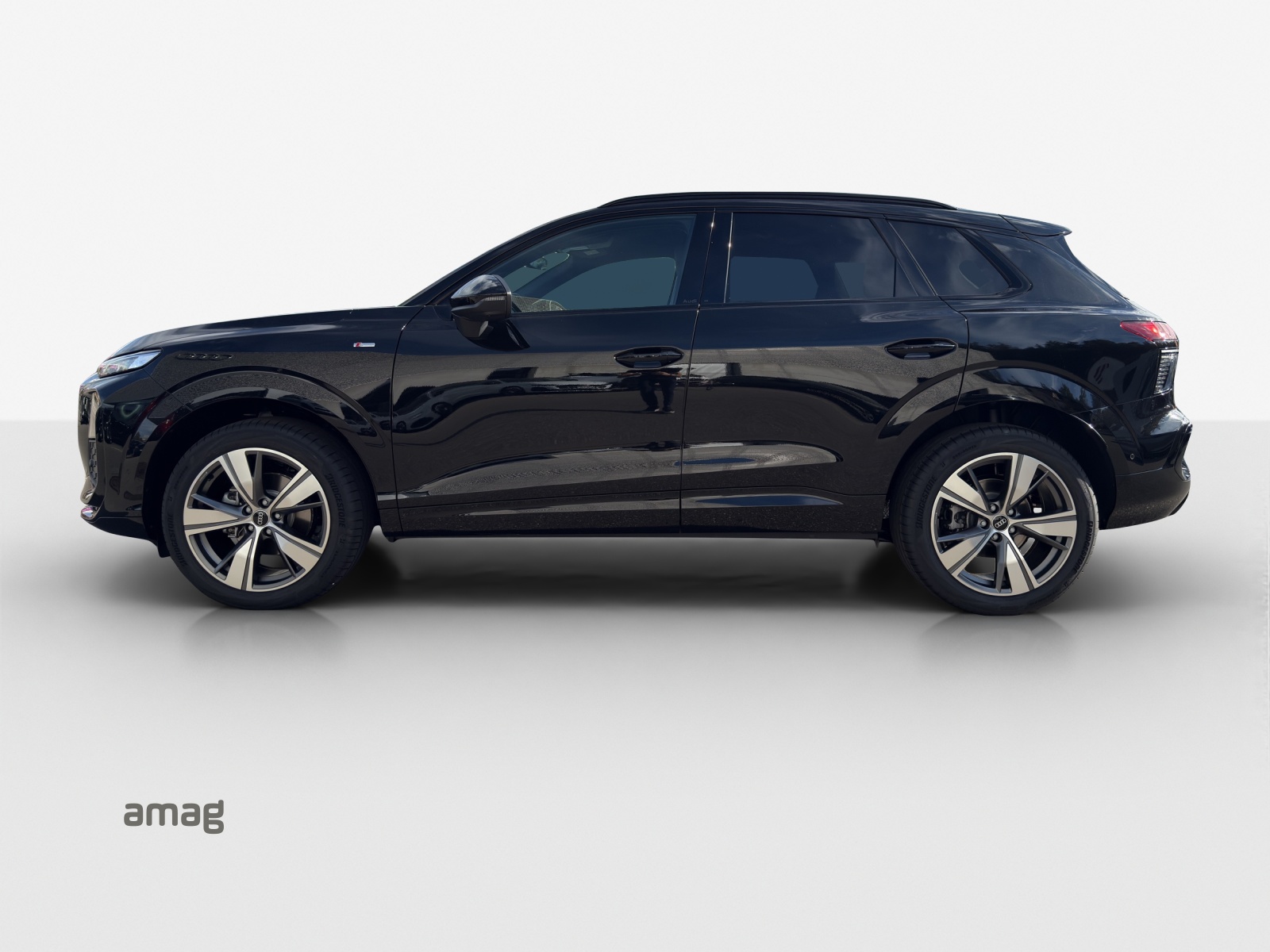 AUDI Q3 SUV 110 kW TFSI S tronic-image-1