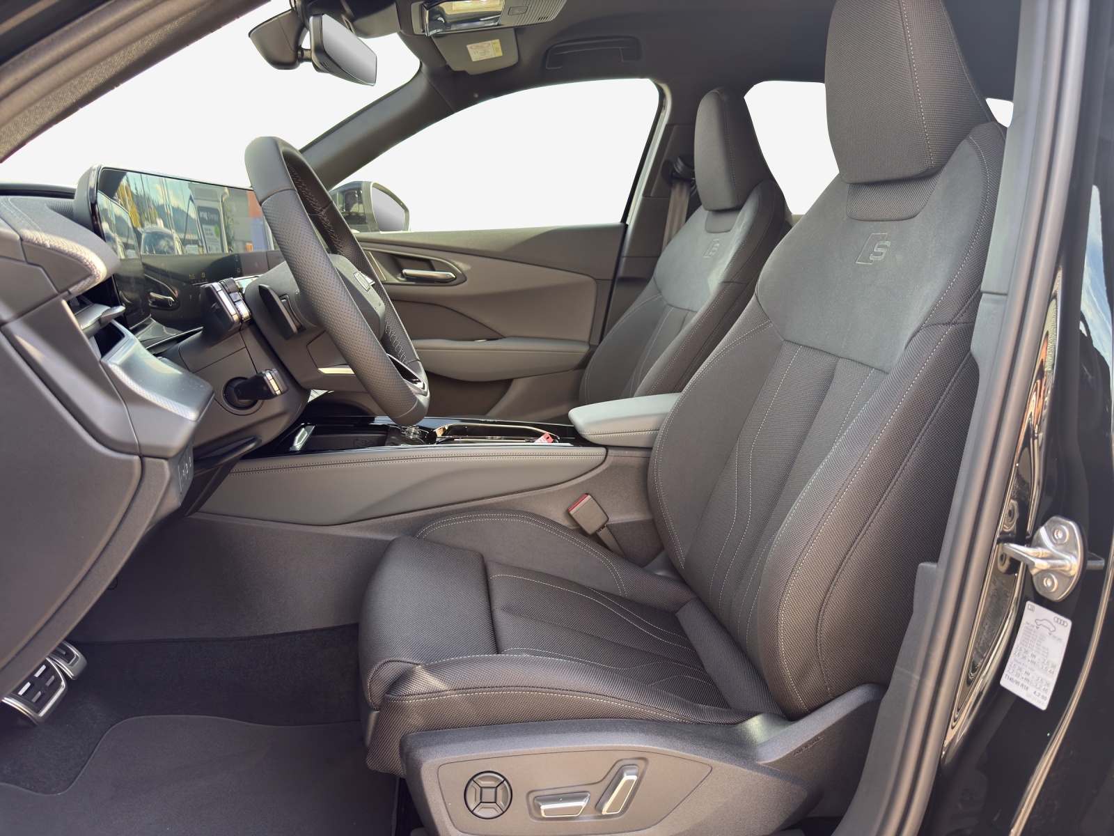 AUDI Q3 SUV 110 kW TFSI S tronic-image-7