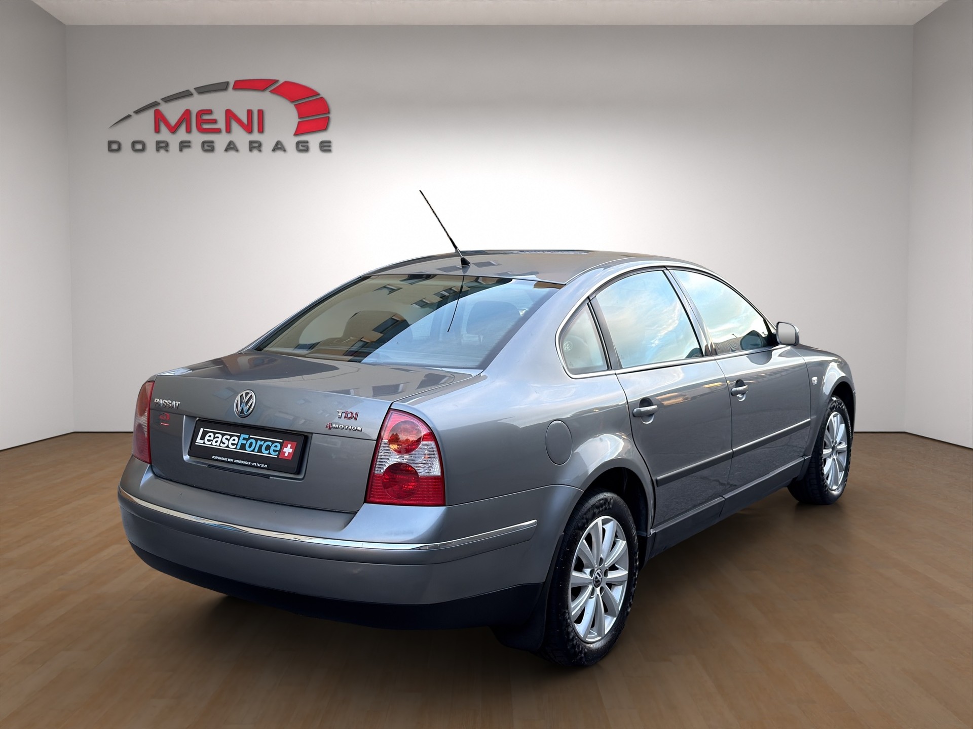 VW Passat 1.9 TDI 4Motion Highline-image-5