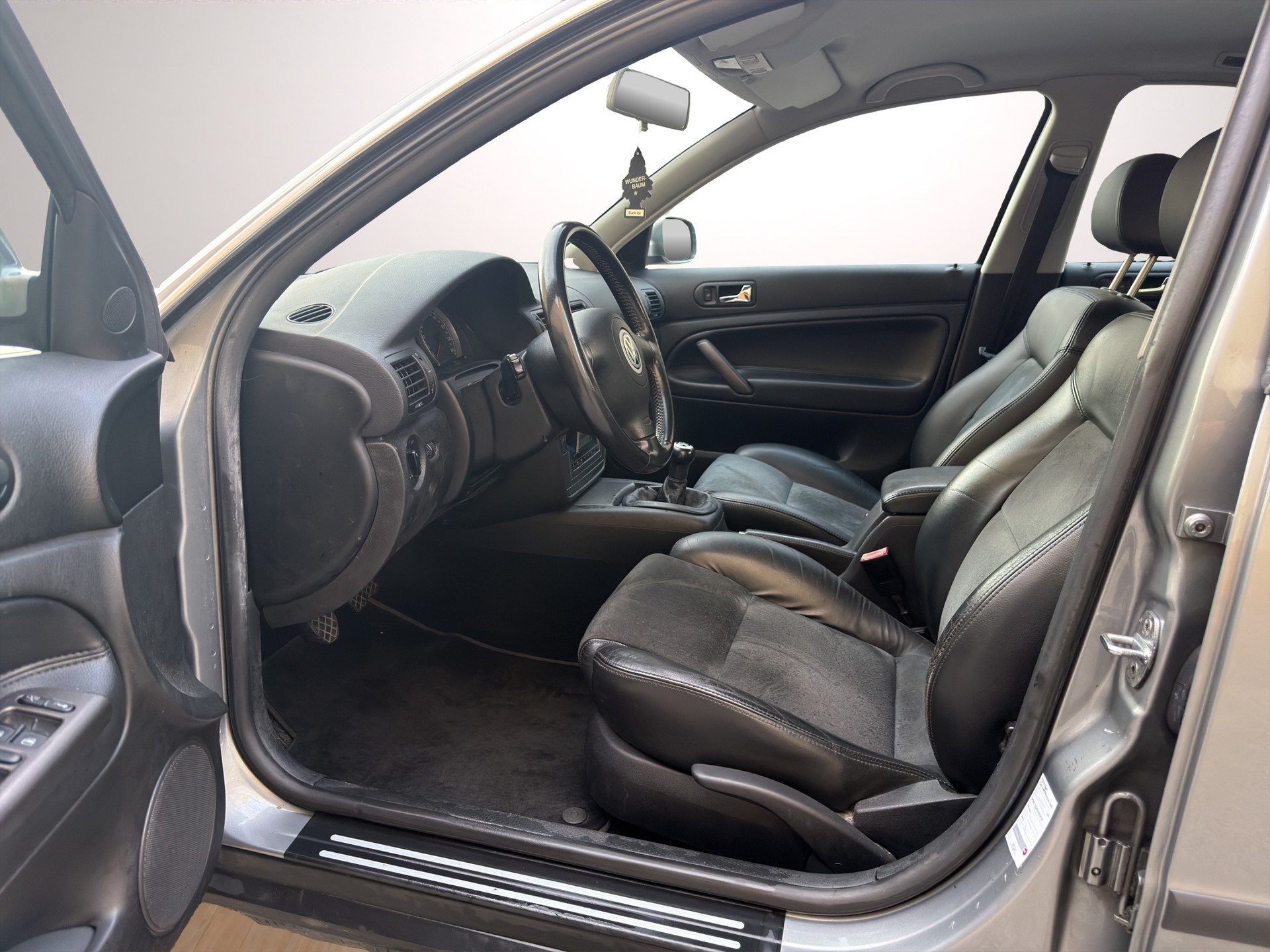 VW Passat 1.9 TDI 4Motion Highline-image-8