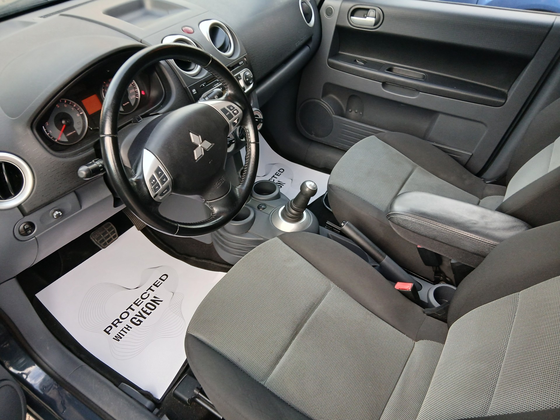 MITSUBISHI Colt 1.3 16V Jubilé (35) Allshift-image-6