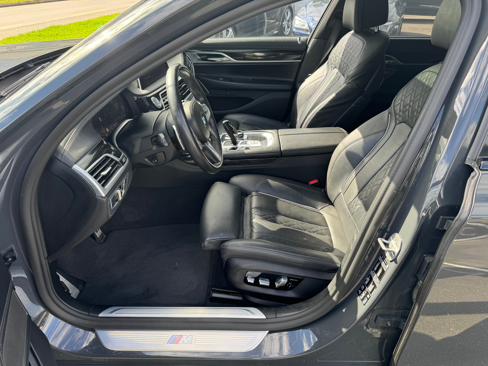 BMW 730d xDrive 48V M Sport Steptronic-image-7