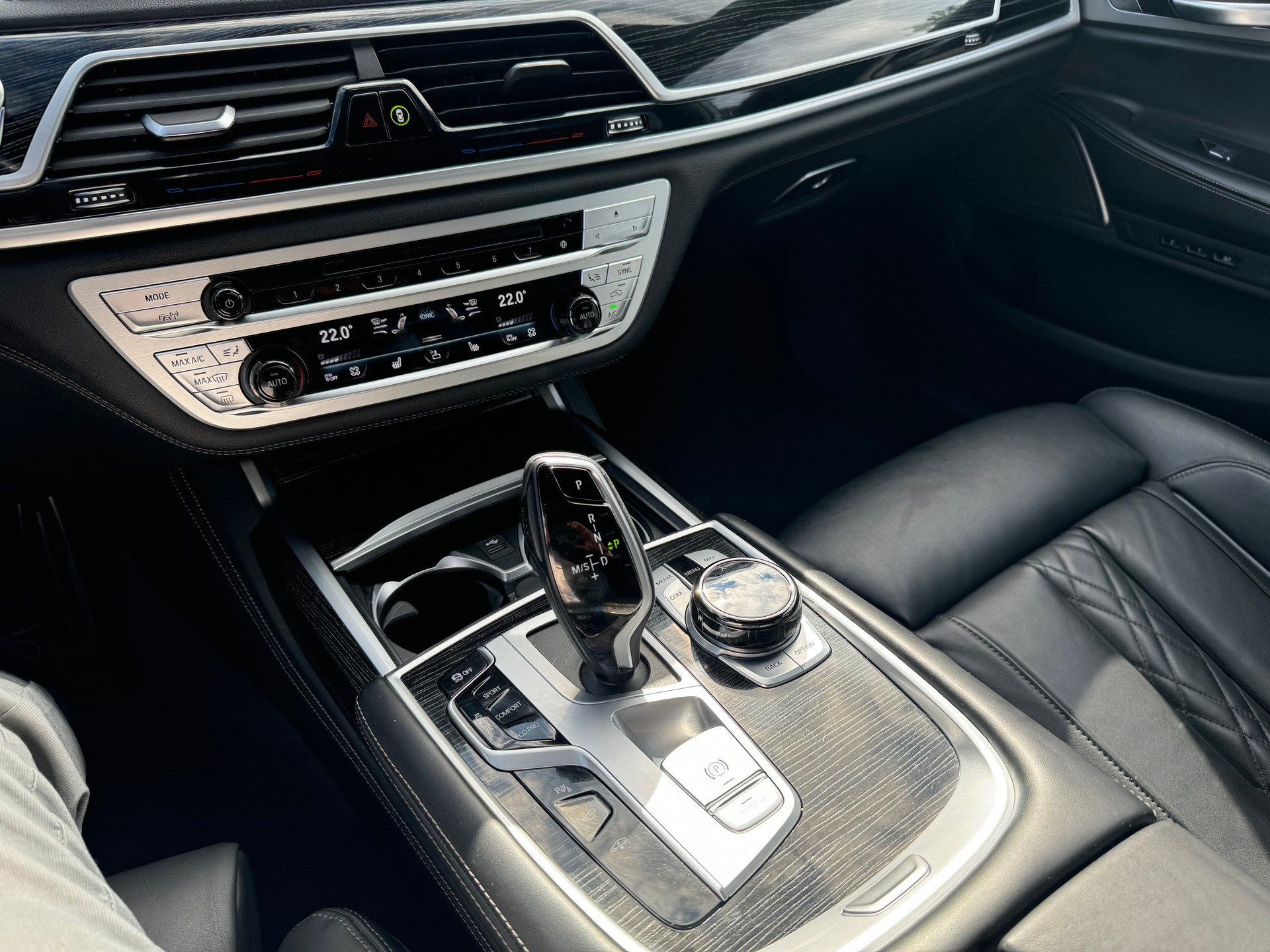 BMW 730d xDrive 48V M Sport Steptronic-image-14
