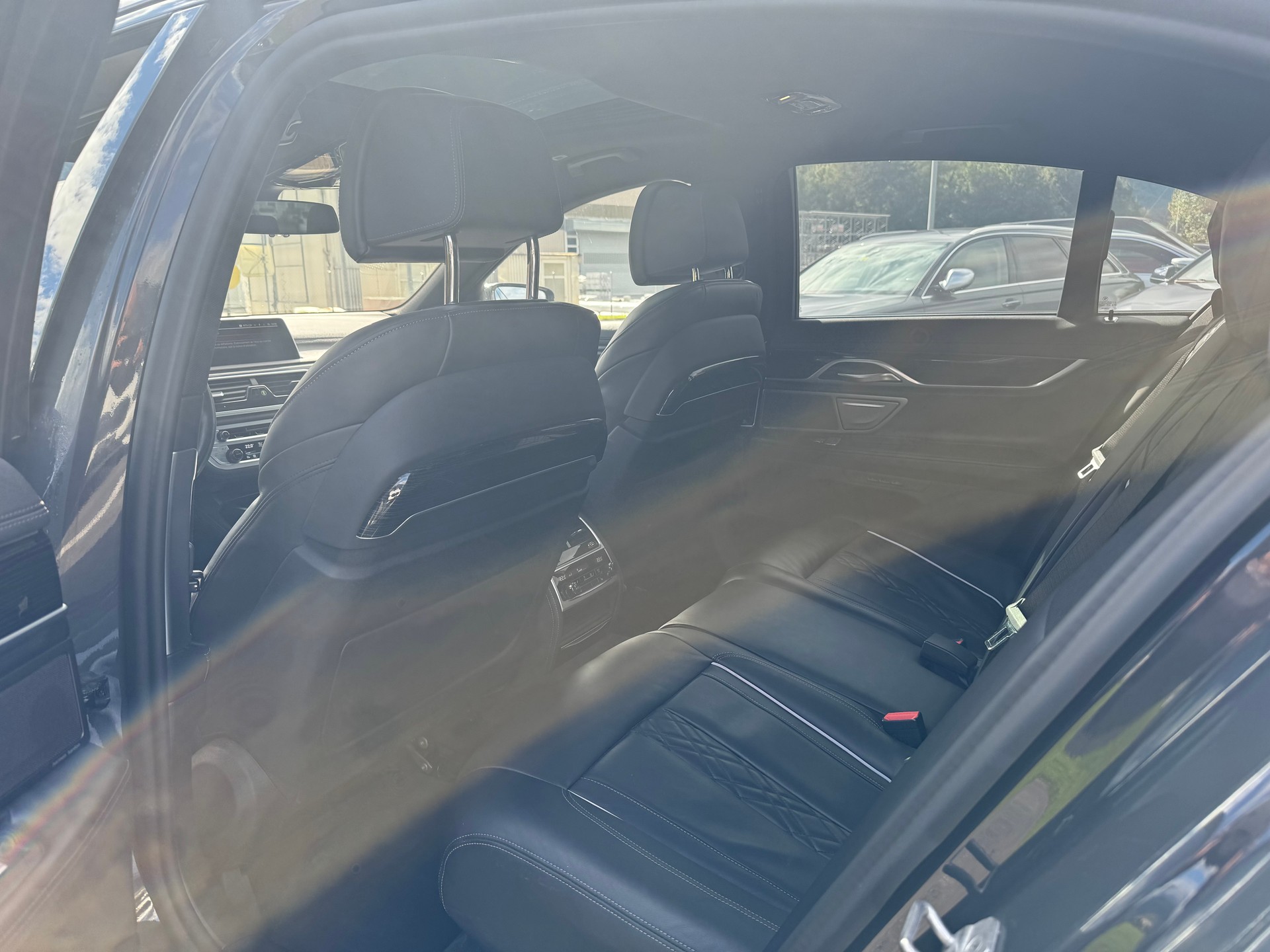 BMW 730d xDrive 48V M Sport Steptronic-image-6