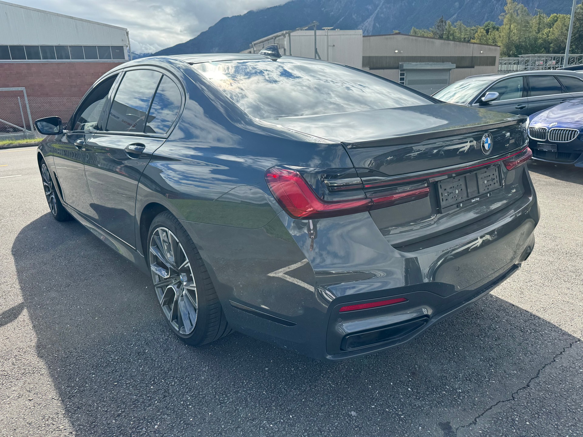BMW 730d xDrive 48V M Sport Steptronic-image-5