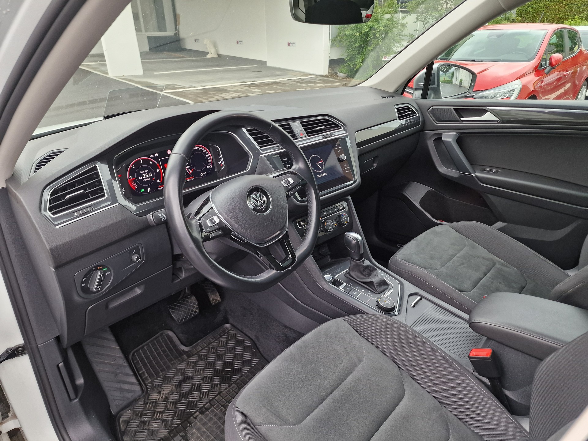 VW Tiguan Allspace 2.0 TDI SCR Highline 4Motion DSG 24Mt Gara 8xBereift-image-3