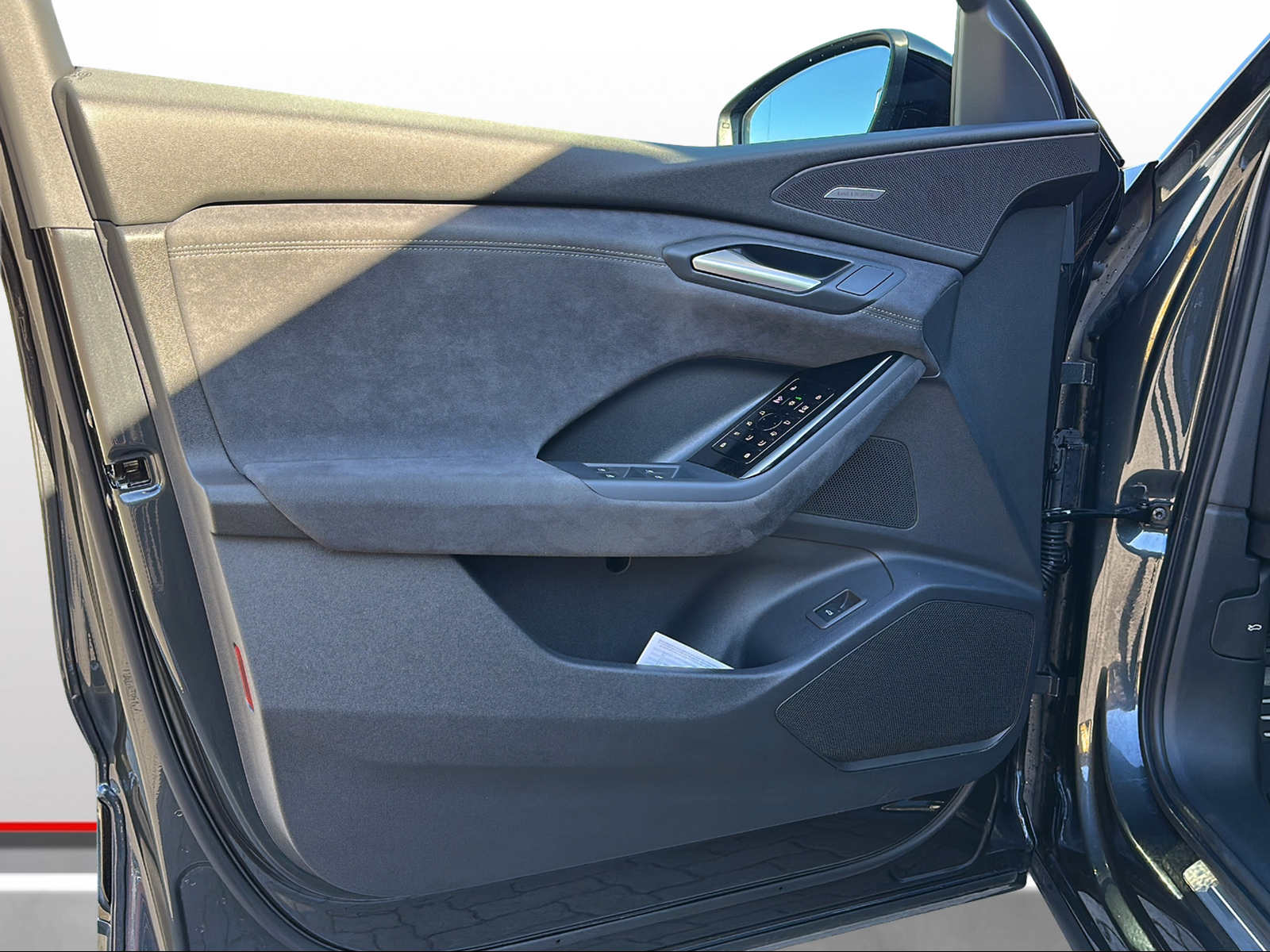 AUDI Q6 e-tron quattro-image-9