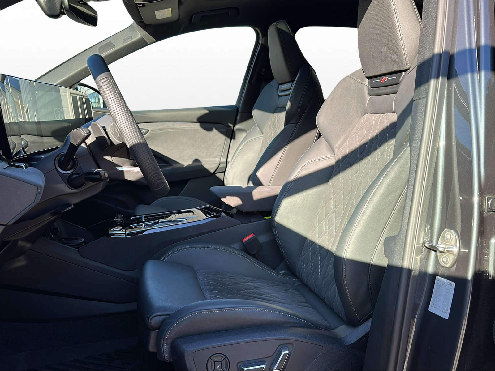 AUDI Q6 e-tron quattro-image-7