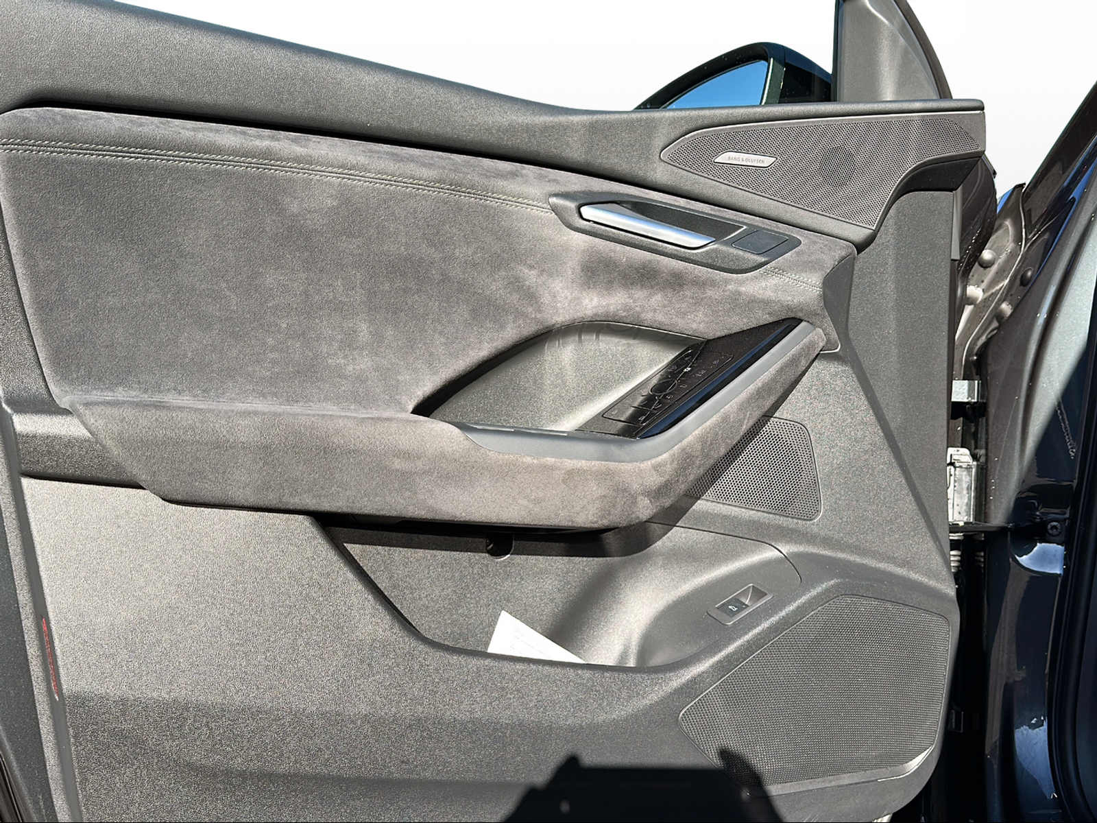 AUDI Q6 e-tron quattro-showroom-element-3