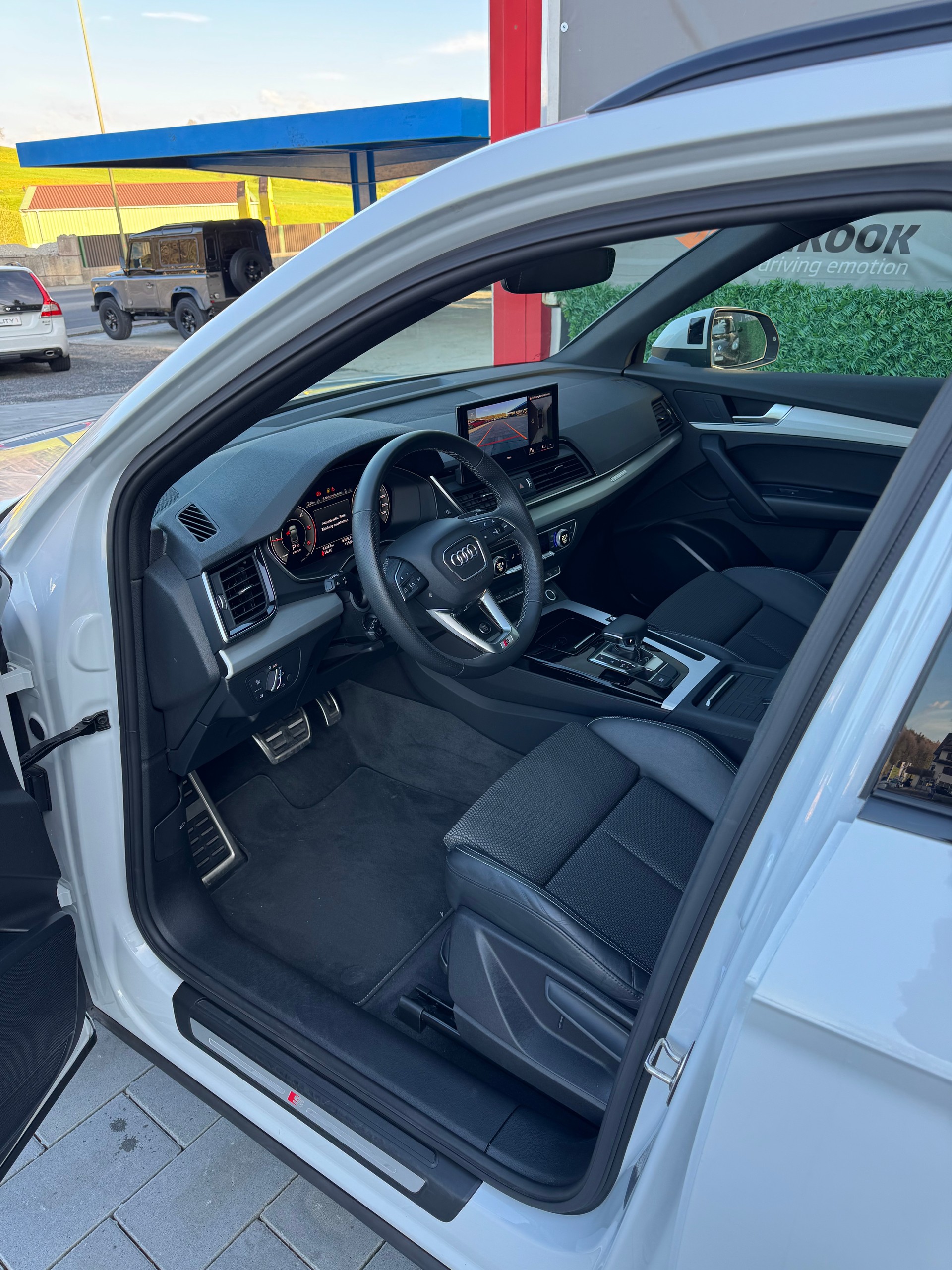 AUDI Q5 40 TDI S-line quattro S-tronic-image-6