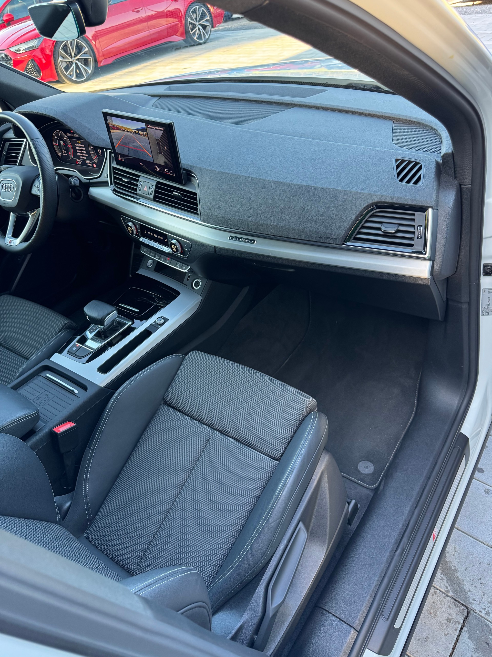 AUDI Q5 40 TDI S-line quattro S-tronic-image-13