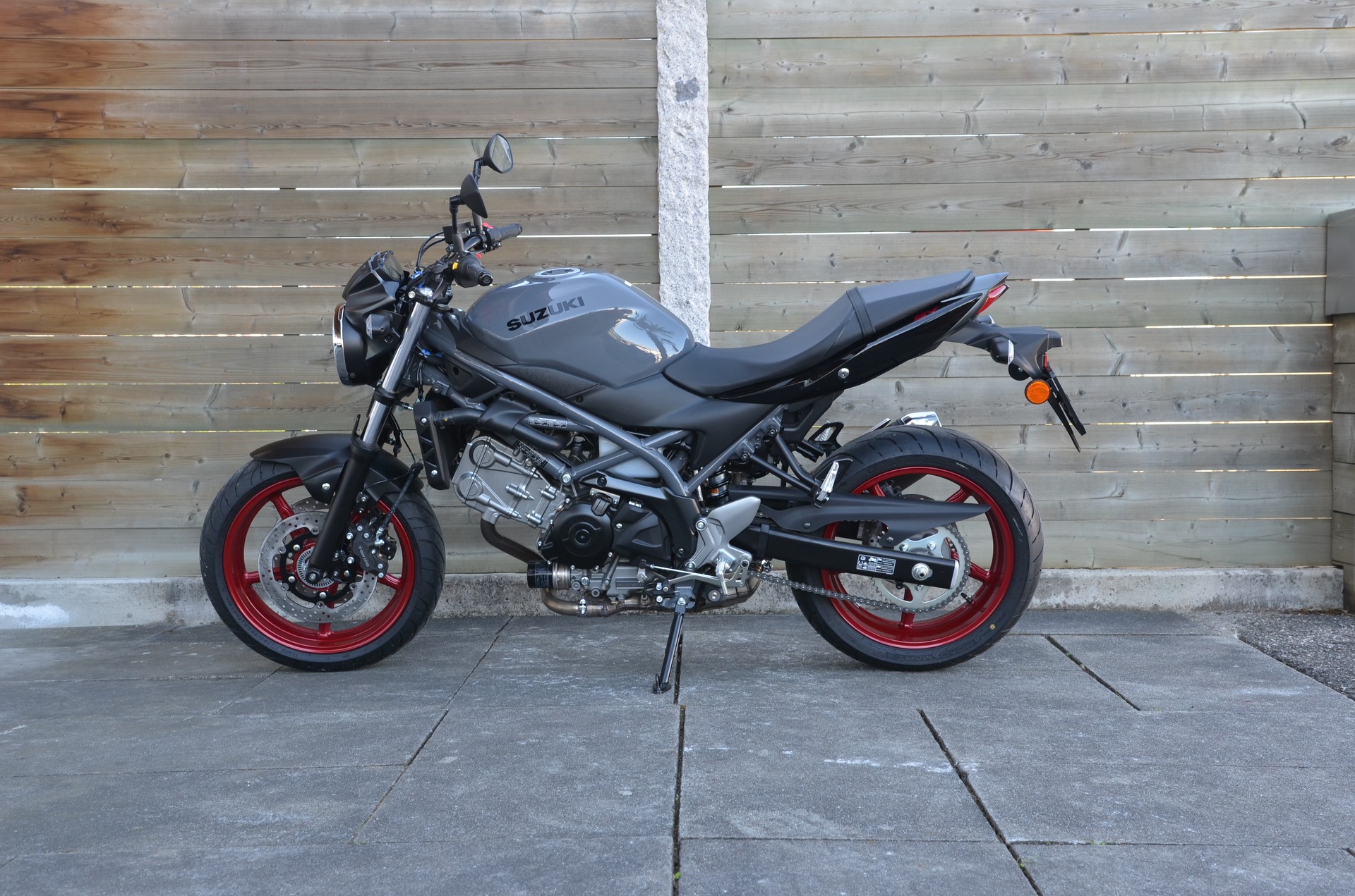 SUZUKI SV 650 (35kW)-showroom-element-1