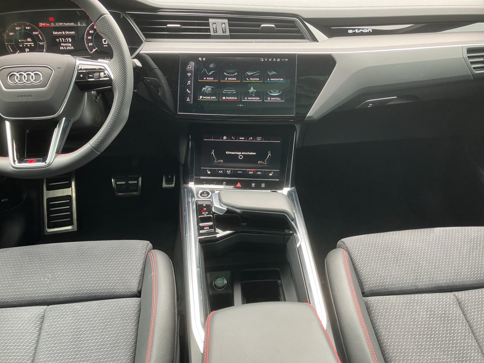 AUDI Q8 Sportback 55 e-tron Black Edition quattro-image-12
